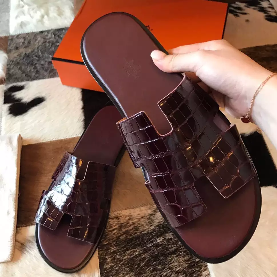 (1:1 replica) HERMES MEN S IZMIR SANDALS IN BORDEAUX SHINY NILOTICUS CROCODILE LEATHER HMSD033