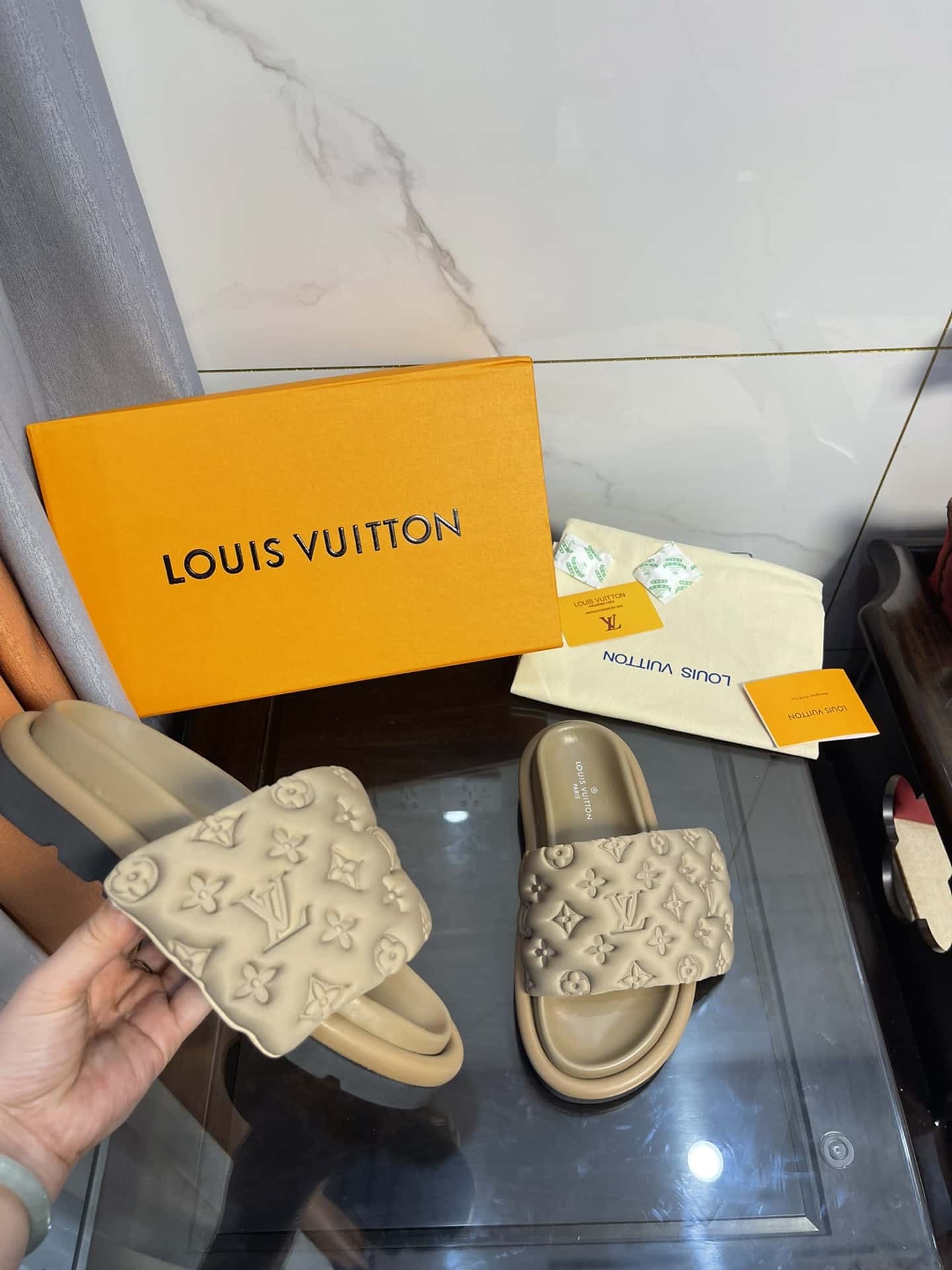 (1:1 replica) Louis Vuitton Women s Pool Pillow Comfort Mule Beige For Women LV