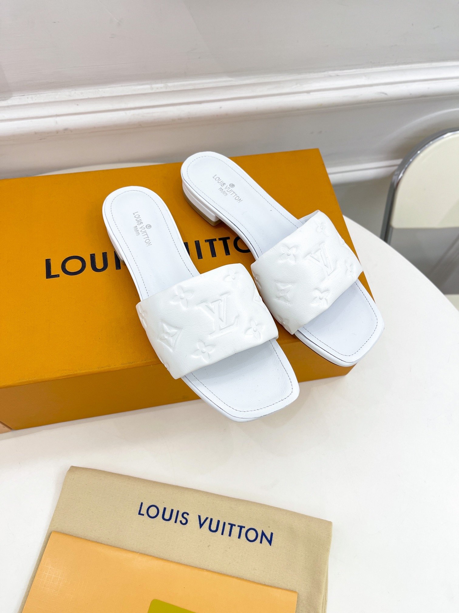 (1:1 replica) Louis Vuitton Women s Revival Flat Mule White For Women LV 1A9P4P