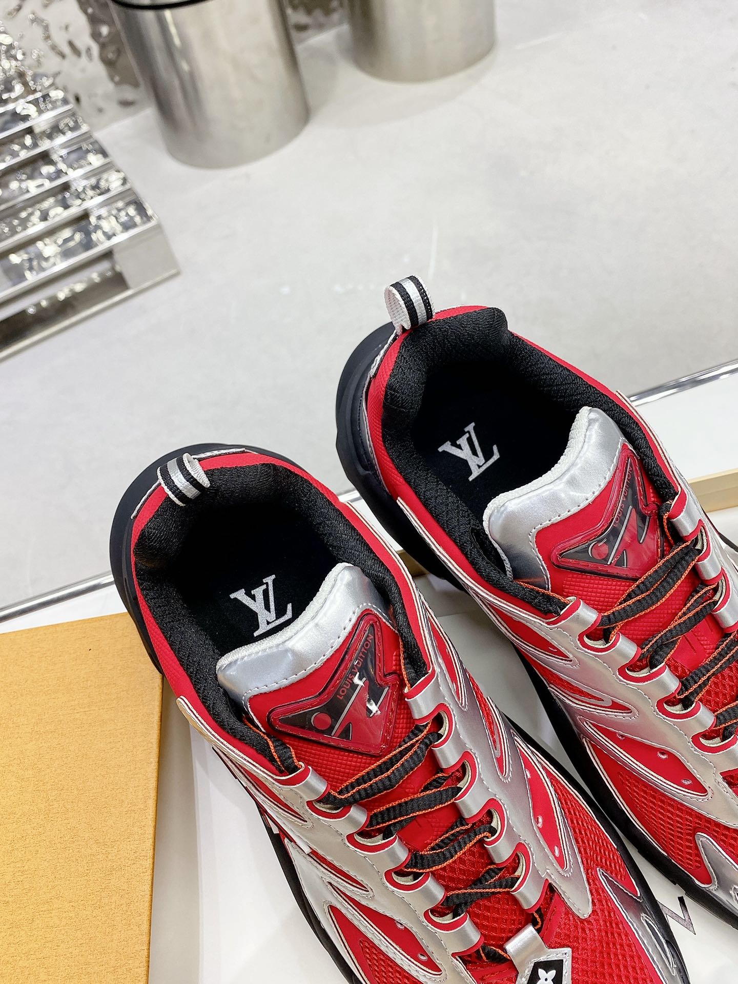 (1:1 replica) Louis Vuitton Men’s LV Runner Tatic Sneaker Red For Men LV