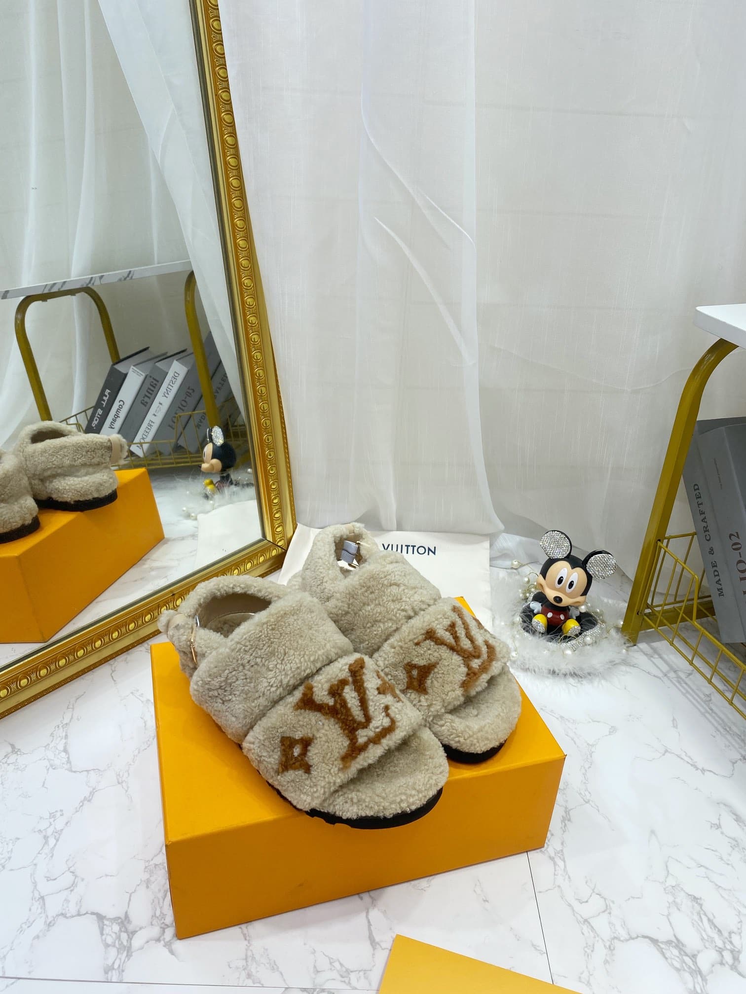 (1:1 replica) Louis Vuitton Women s Paseo Flat Comfort Sandal Beige For Women LV 1AA1GY