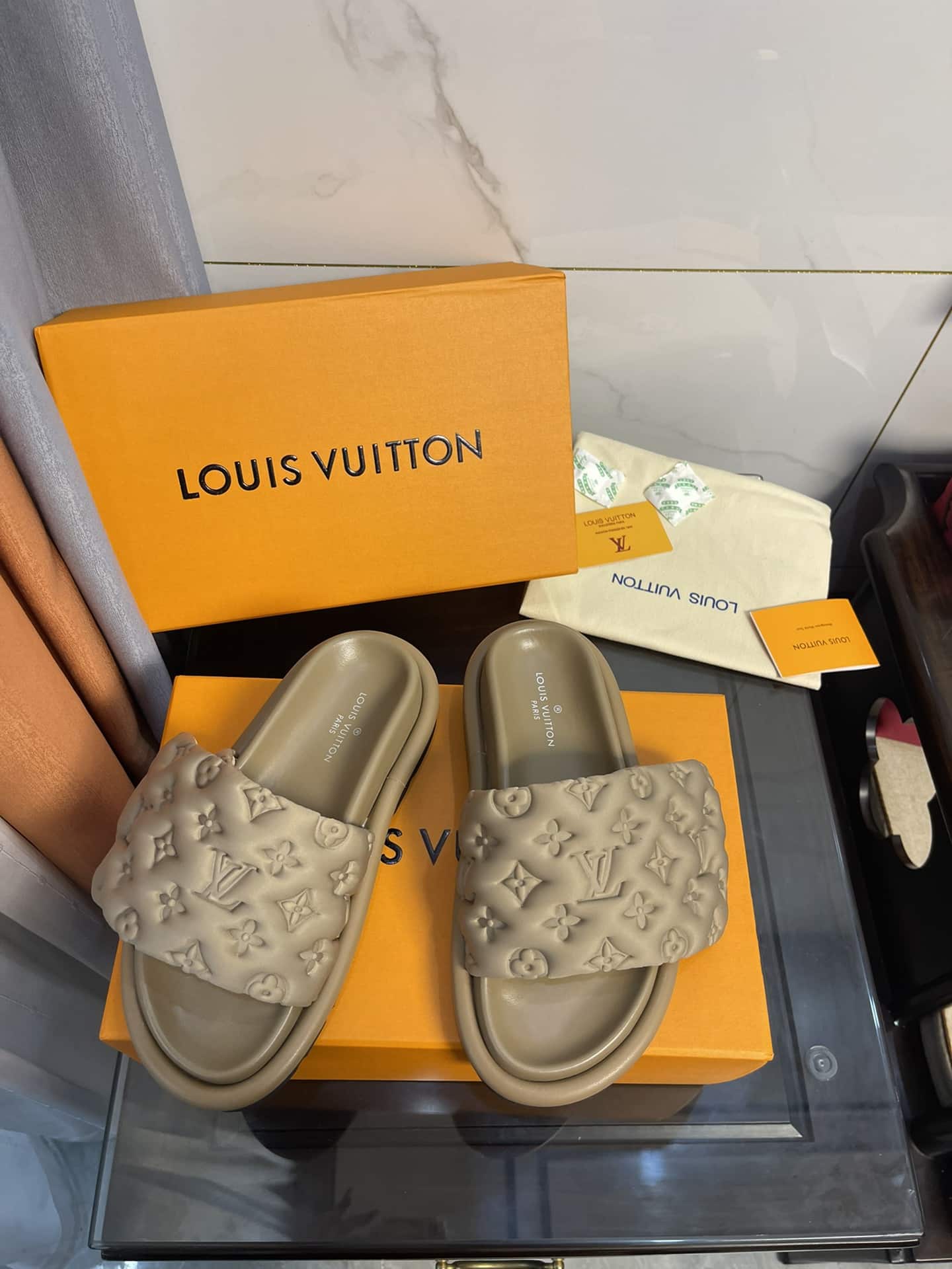 (1:1 replica) Louis Vuitton Women s Pool Pillow Comfort Flat Mule Brown For Women LV