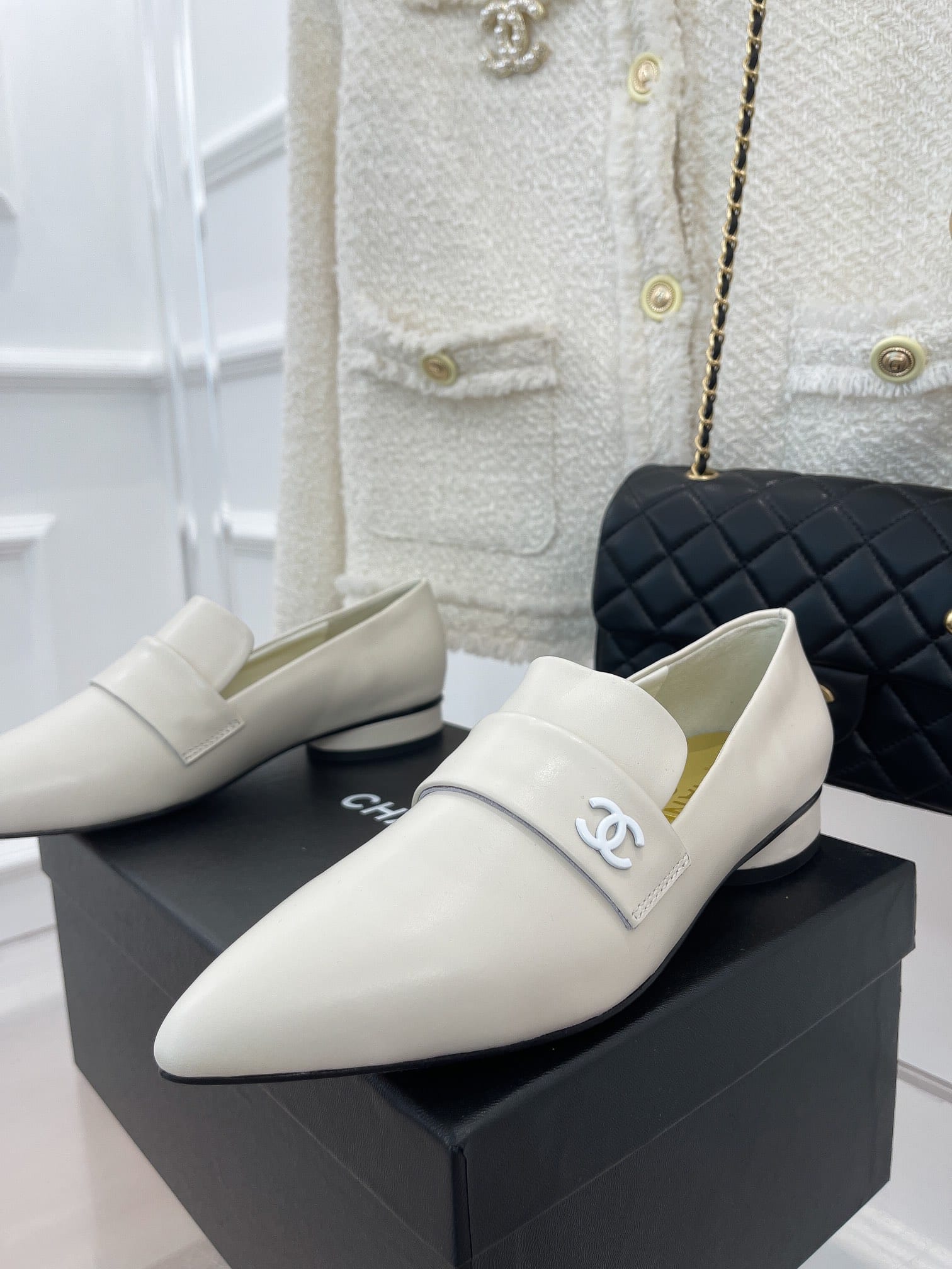 (1:1 replica) Chanel Women s Loafer With Logo White For Women