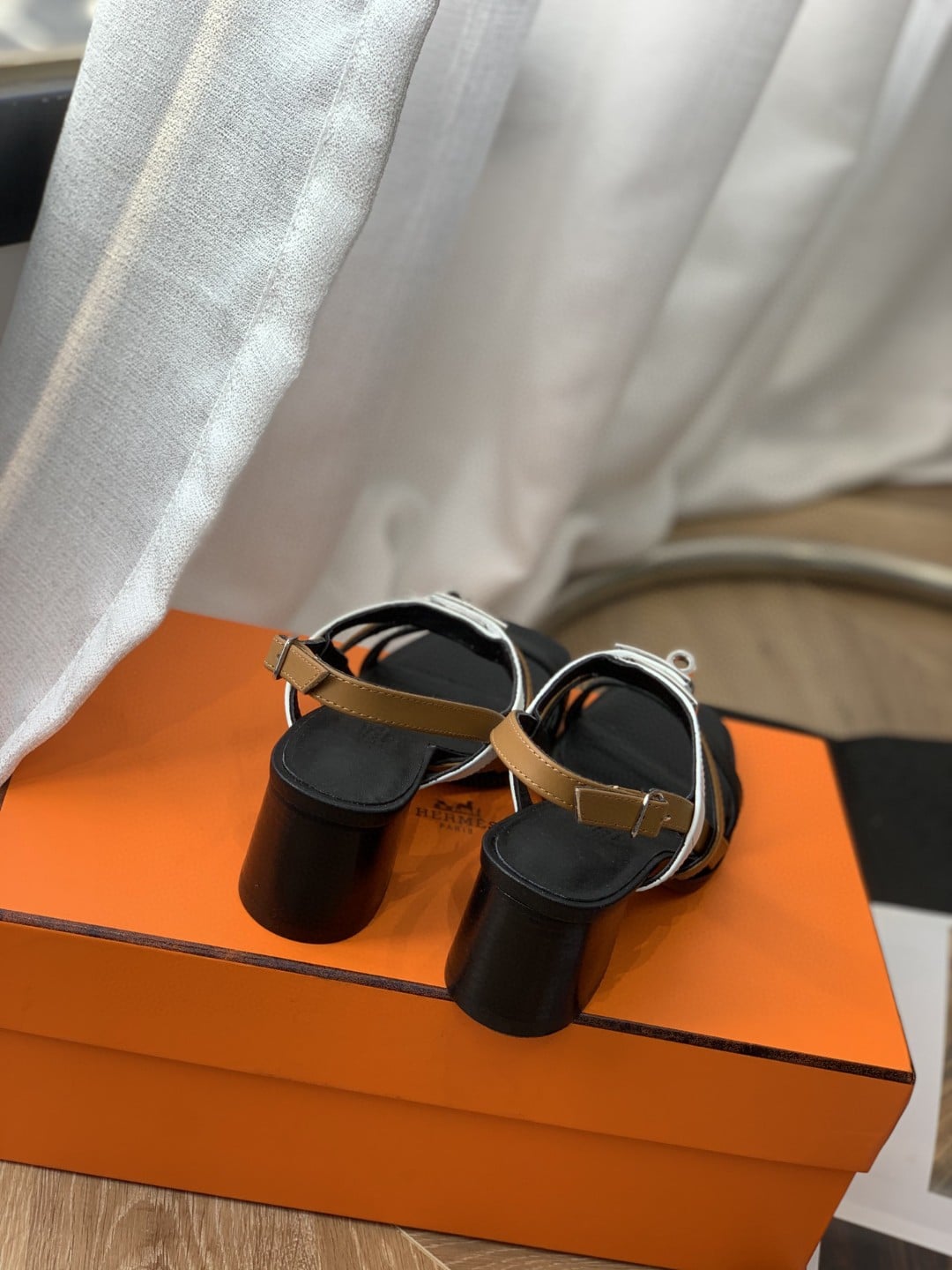 (1:1 replica) Hermes Eve 60 Sandal Black/White/Brow For Women, Women s Shoes H221078Z