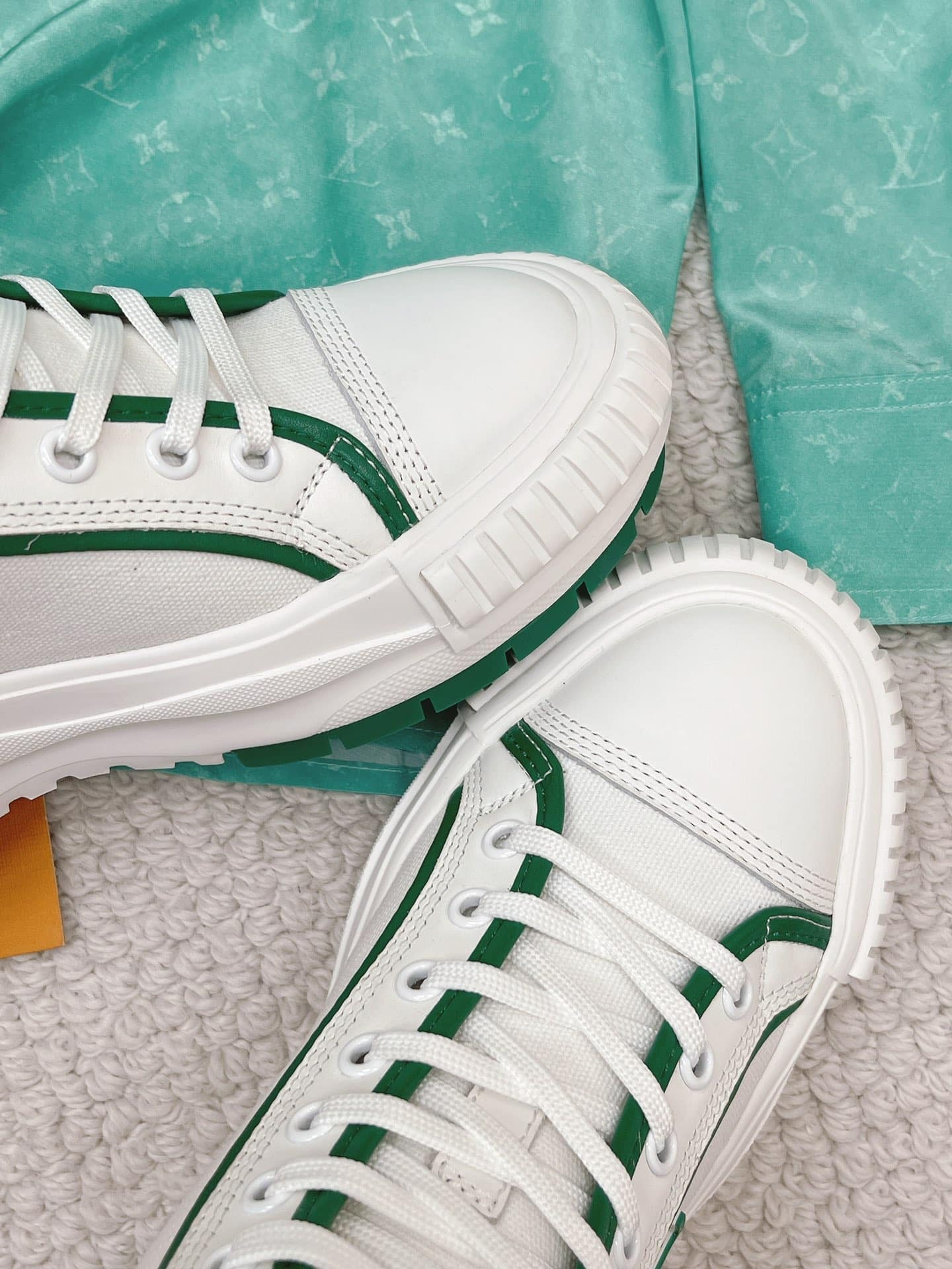 (1:1 replica) Louis Vuitton Women s LV Squad Sneaker Boot Green For Women LV