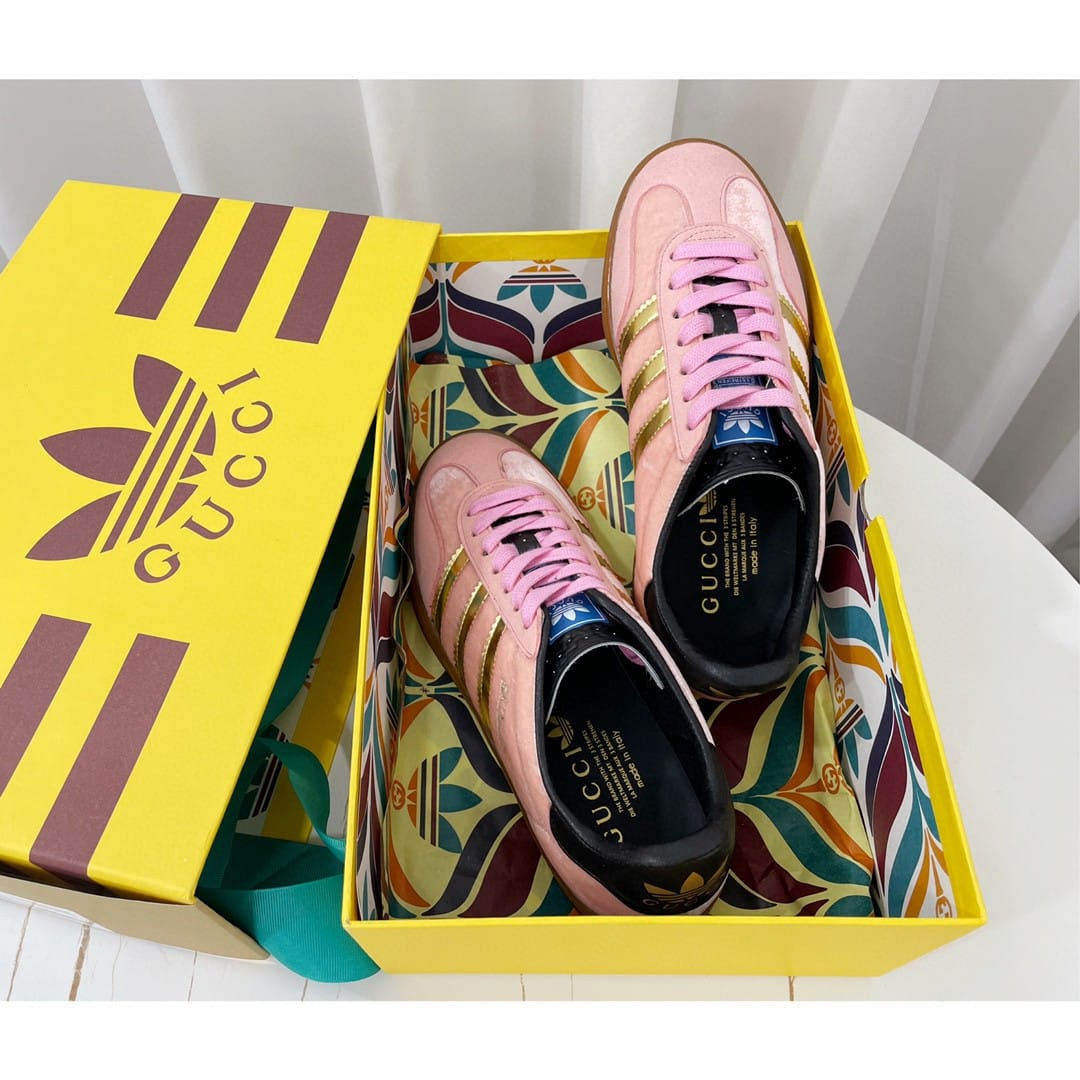 (1:1 replica) Gucci x Adidas Women s Gazelle Sneaker Pink Velvet For Women 707864 9STU0 5960