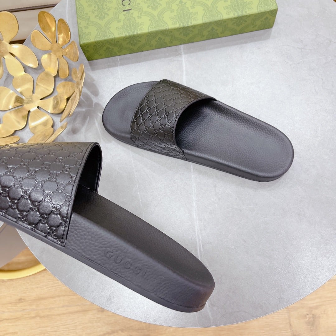 (1:1 replica) Gucci Women s Embossed GG Slide Sandal Black For Women 407345
