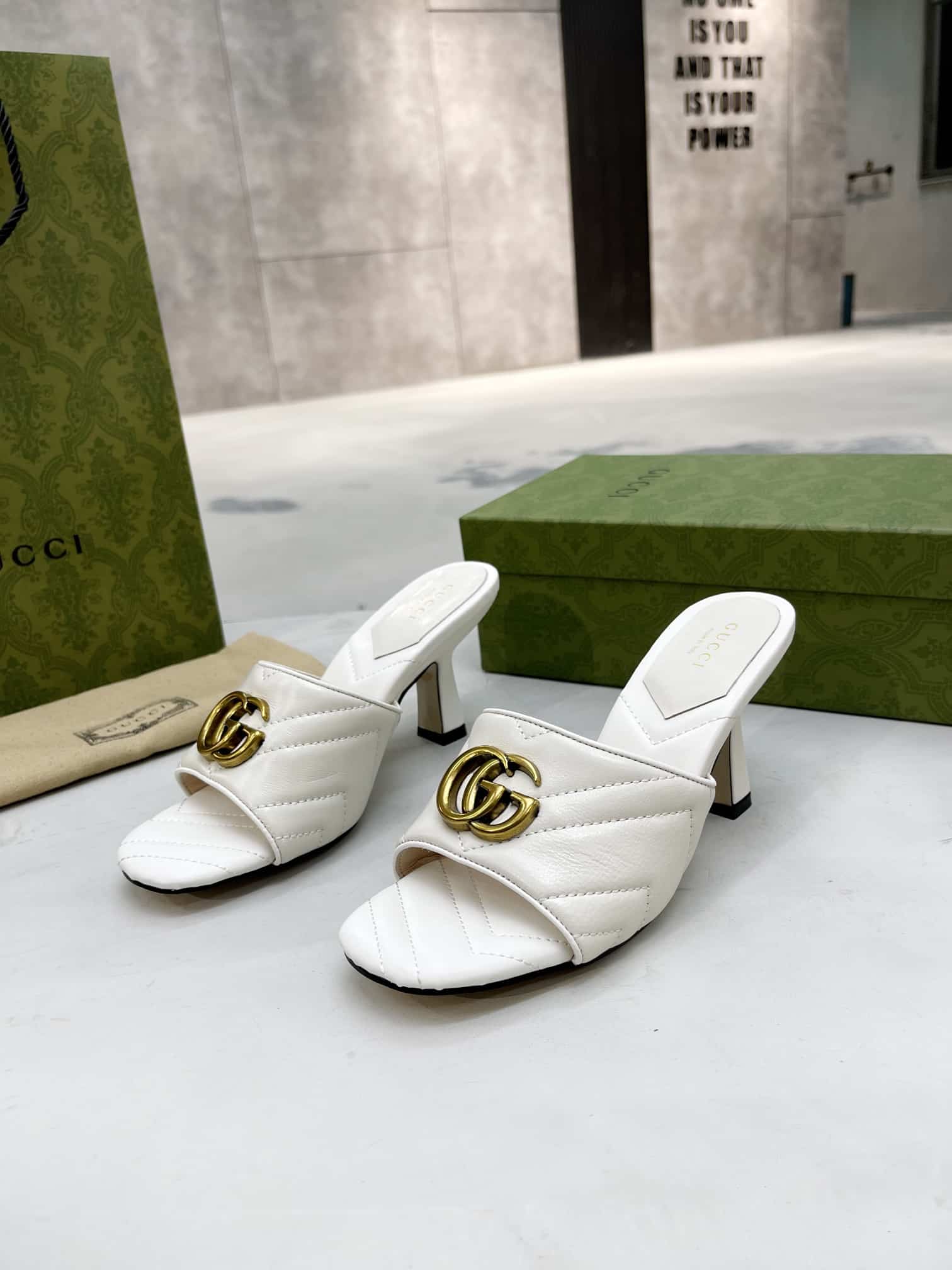 (1:1 replica) Gucci Double G Slide Sandal Chevron Matelasse White For Women GG 674839 BKO00 9022