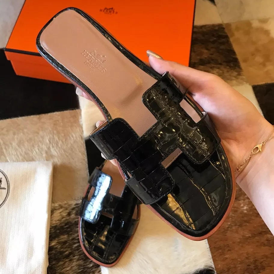 (1:1 replica) HERMES ORAN SLIDE SANDALS IN BLACK SHINY NILOTICUS CROCODILE SKIN HMSD046