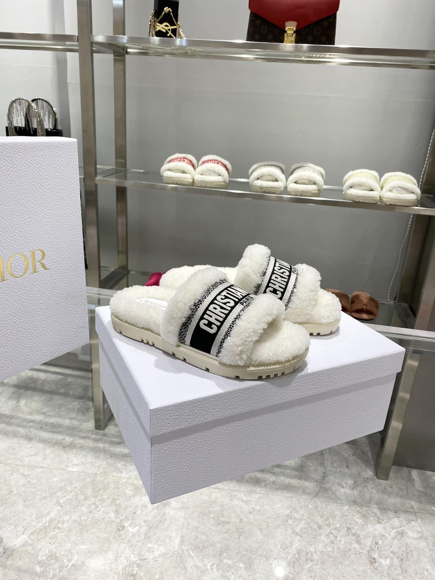 (1:1 replica) Christian Dior Dway Slide White Embroidered Cotton And Shearling White For Women CD KCQ551ESK_S38U