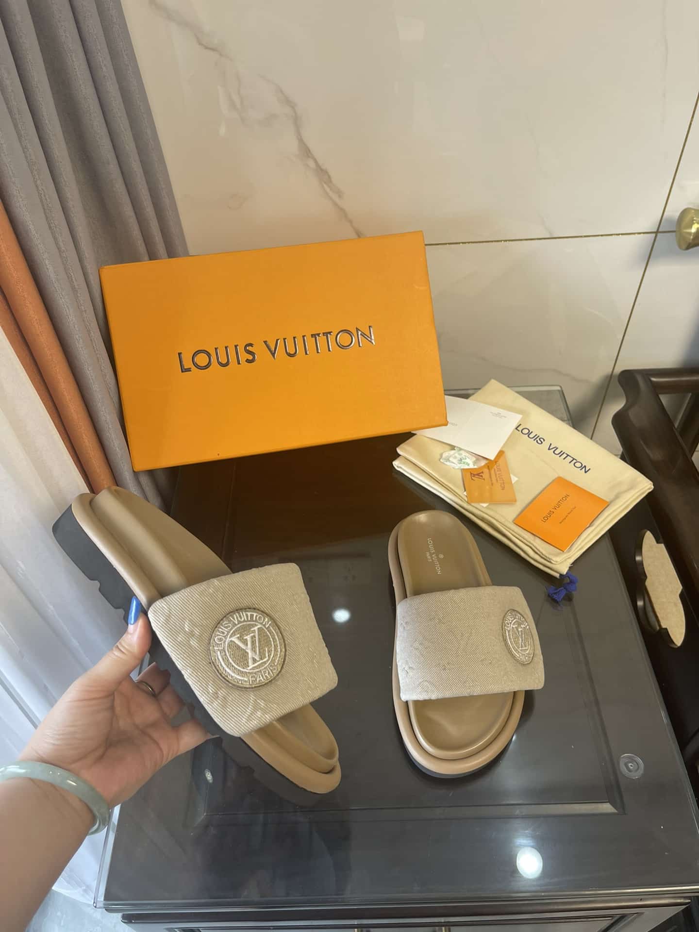 (1:1 replica) Louis Vuitton Women s Pool Pillow Comfort Mule Brown For Women LV