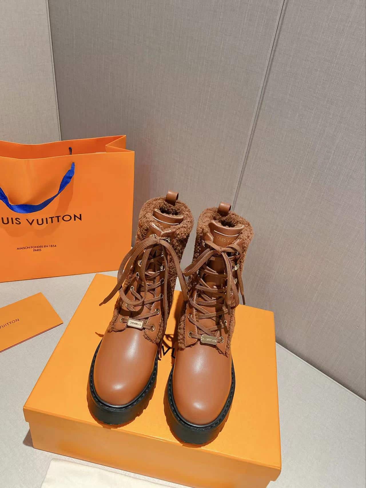 (1:1 replica) Louis Vuitton Women s LV Territory Flat Ranger Brown For Women LV