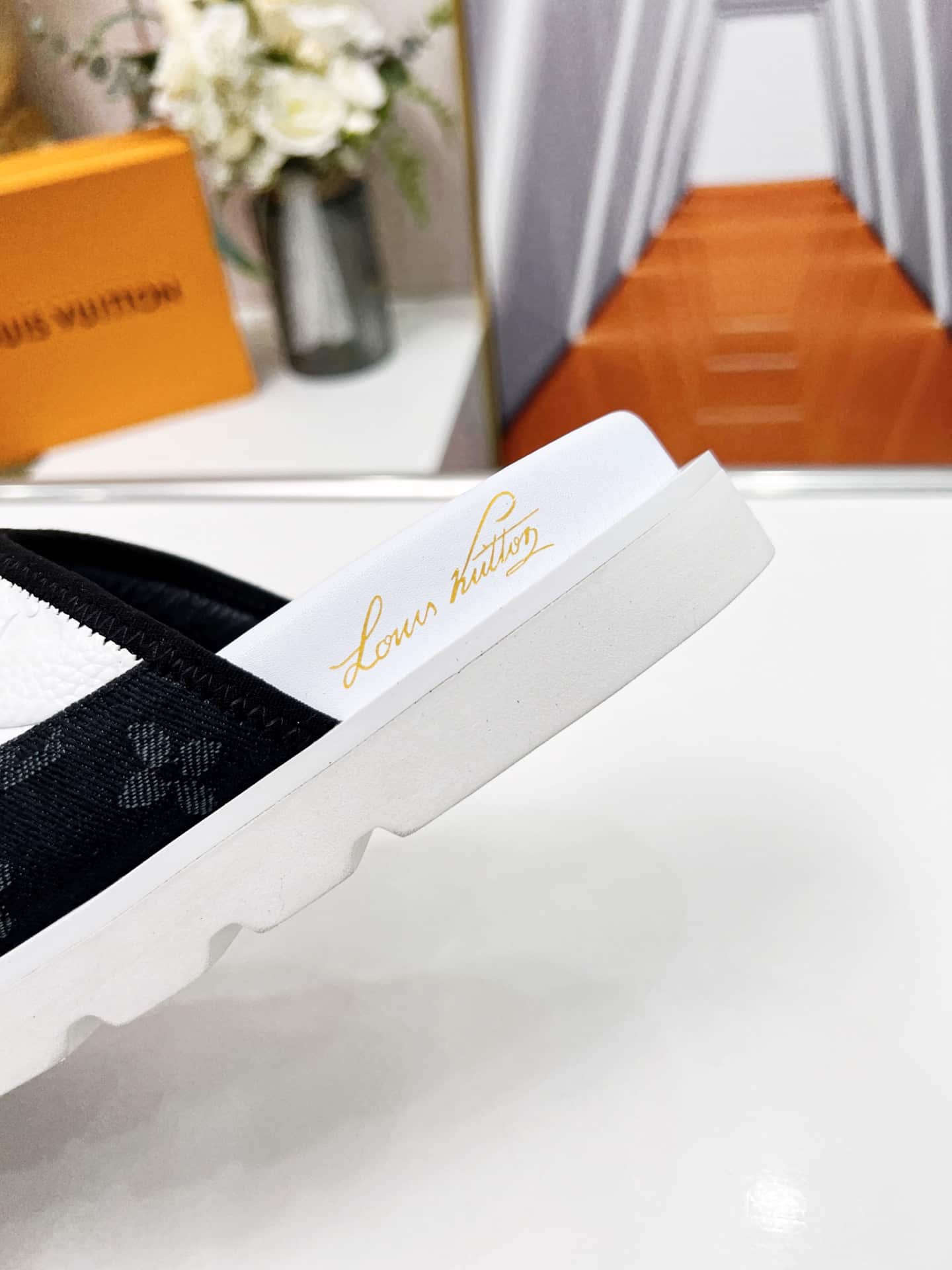 (1:1 replica) Louis Vuitton Women s Pool Pillow Comfort Mule Black For Women LV