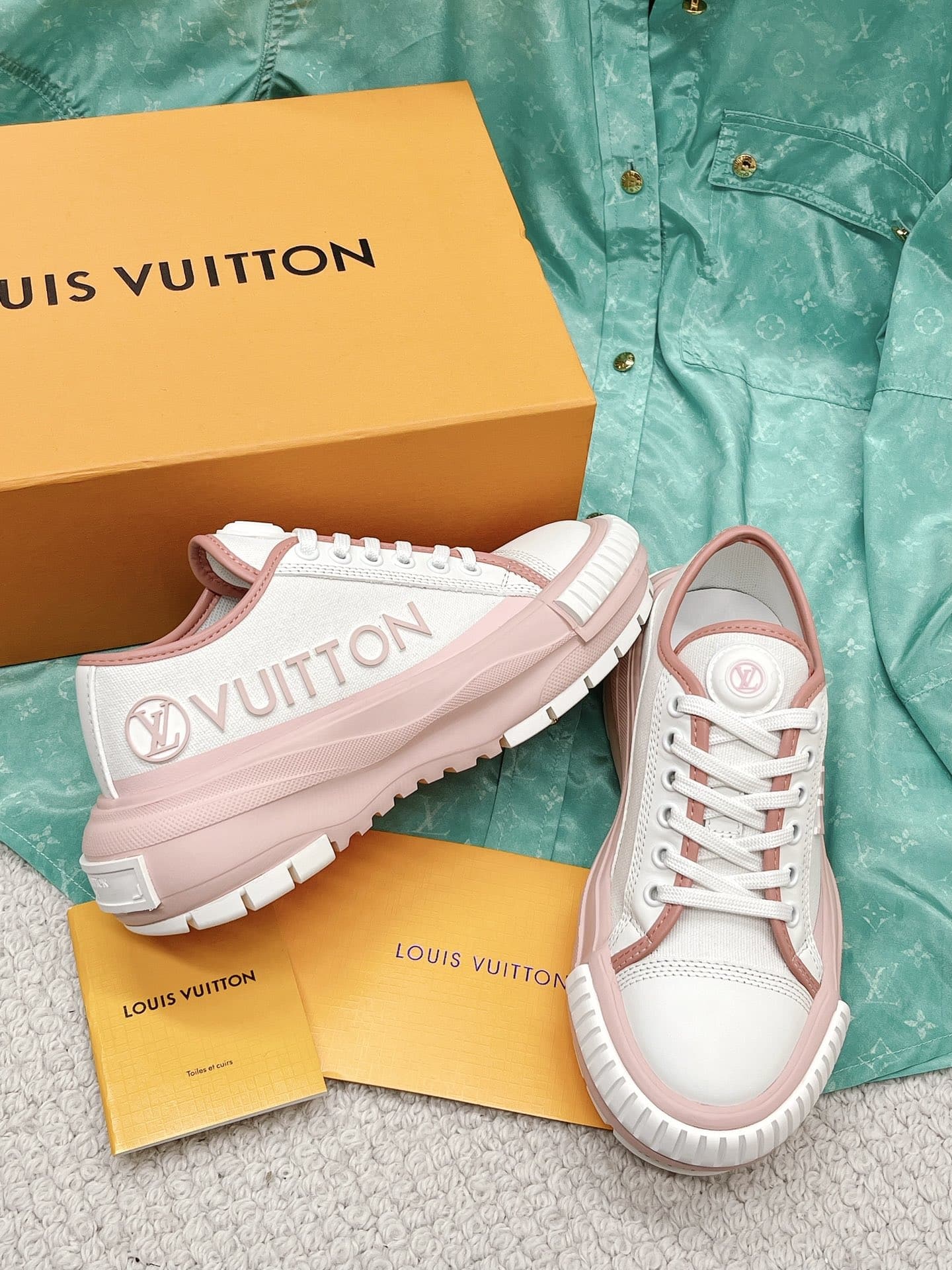 (1:1 replica) Louis Vuitton Women s LV Squad Sneaker Pink For Women LV 1AACW0