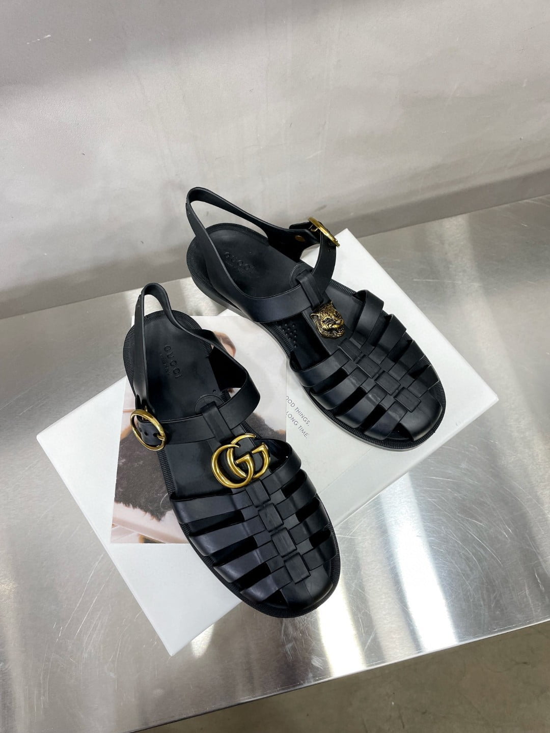 (1:1 replica) Gucci Women s Rubber Buckle Strap Sandal Black For Women 463463 J8700 1000