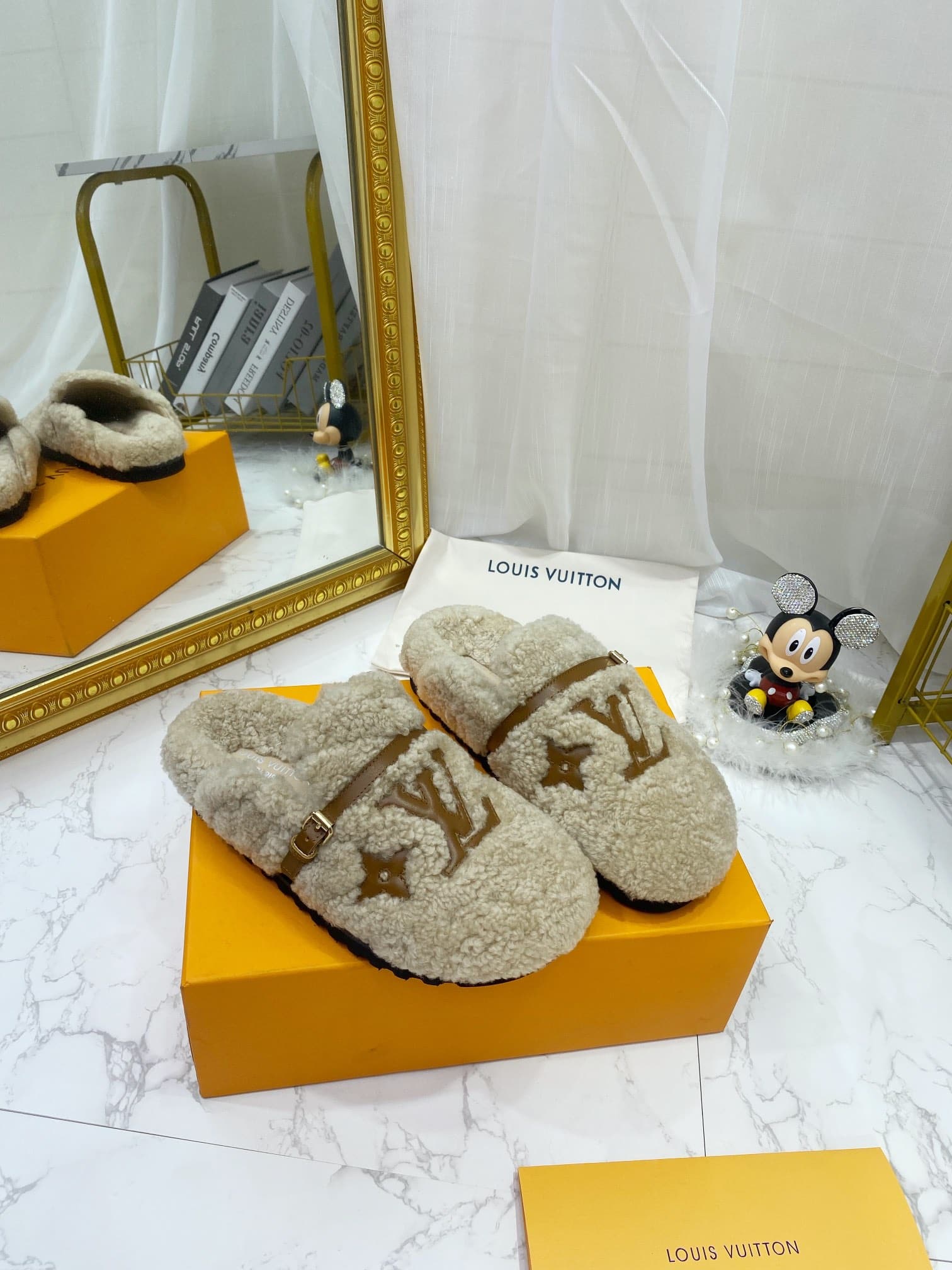 (1:1 replica) Louis Vuitton Women s Winterbreak Flat Comfort Mule Beige For Women LV