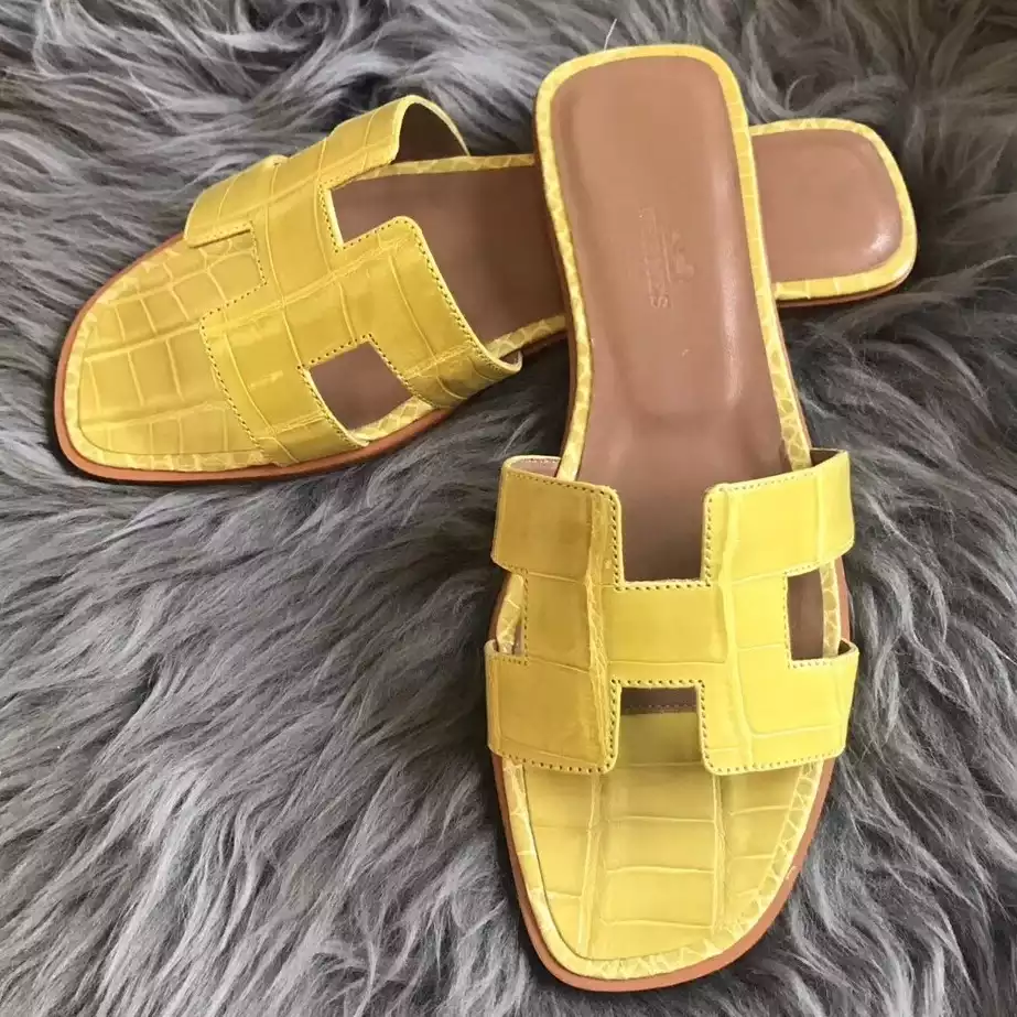 (1:1 replica) HERMES ORAN SLIDE SANDALS IN YELLOW SHINY NILOTICUS CROCODILE SKIN HMSD062