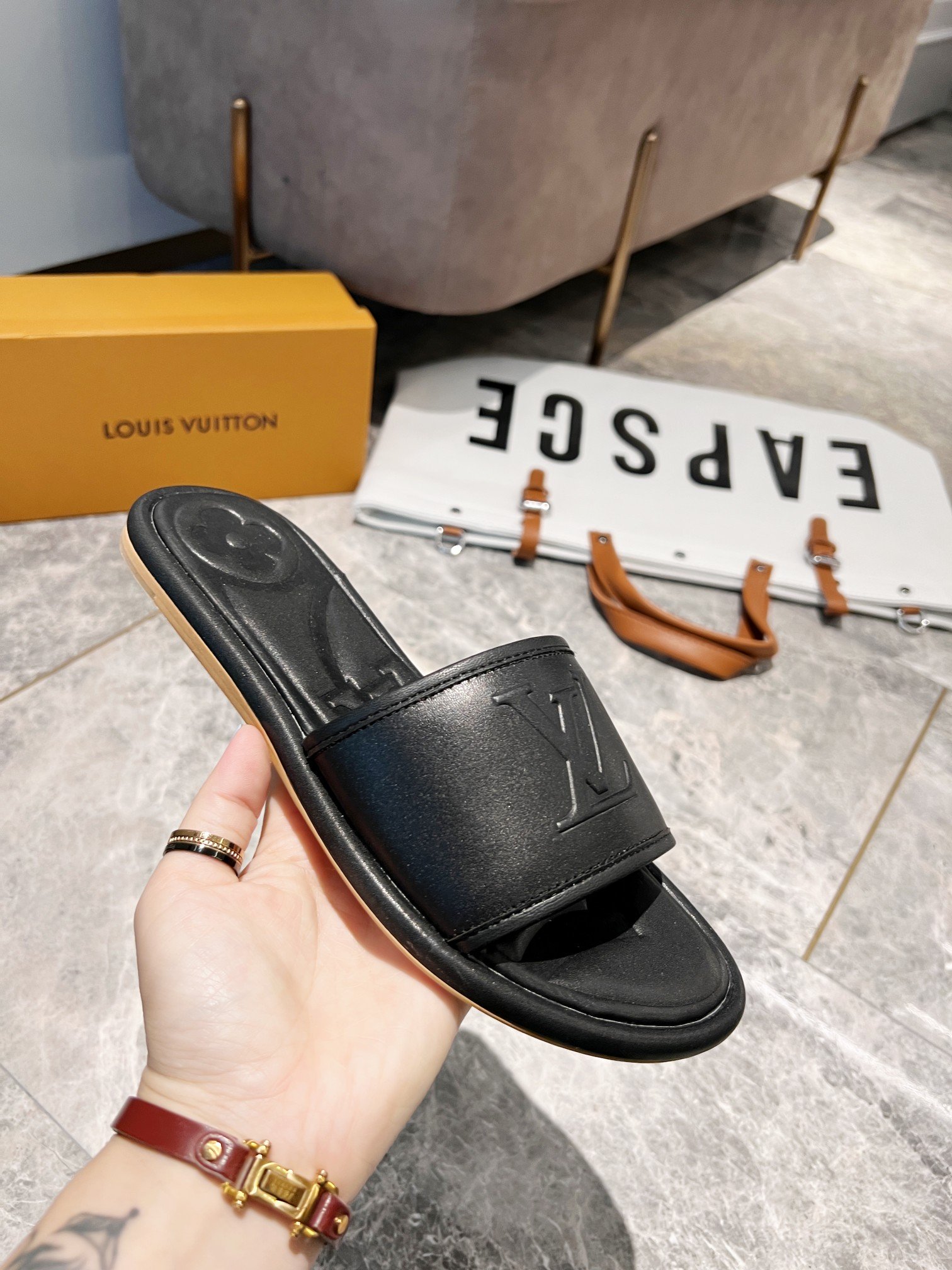(1:1 replica) Louis Vuitton Women s Magnetic Flat Mule Black For Women LV 1AA1LT
