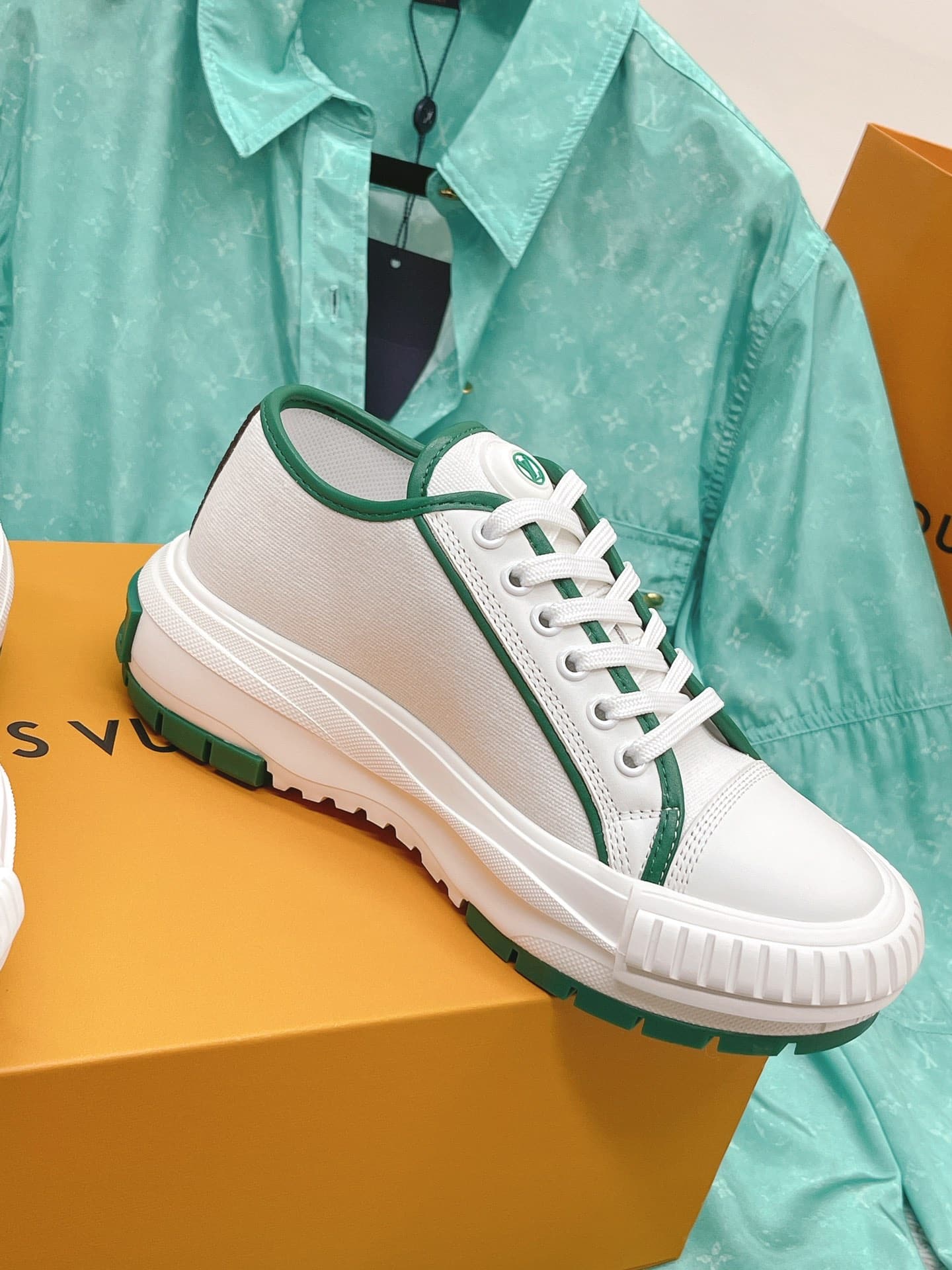(1:1 replica) Louis Vuitton Women s LV Squad Sneaker Green For Women LV