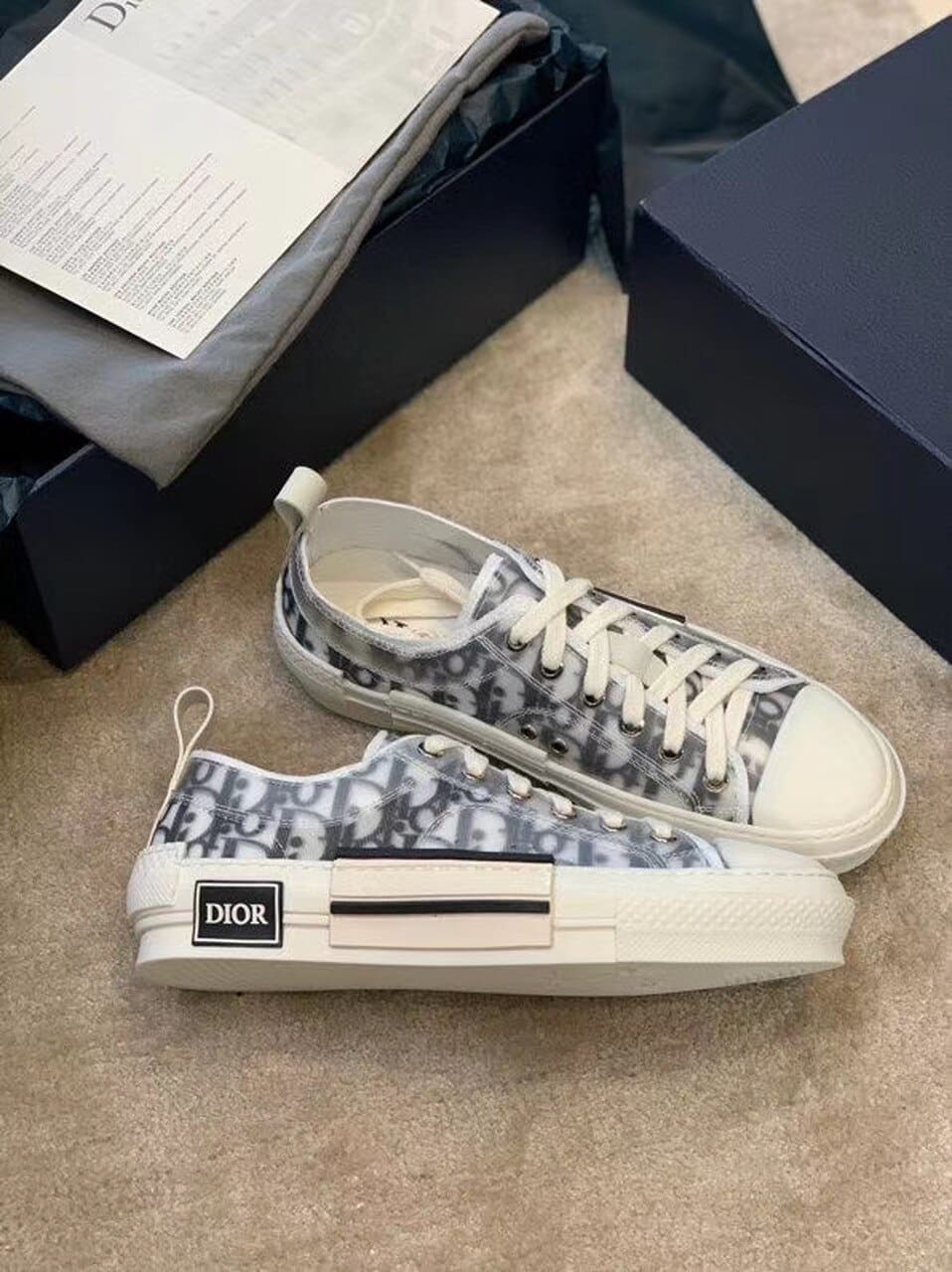 (1:1 replica) Christian Dior B23 Low-Top Sneaker White And Black Dior Oblique Canvas White/Black For Women CD 3SN249YJP_H069