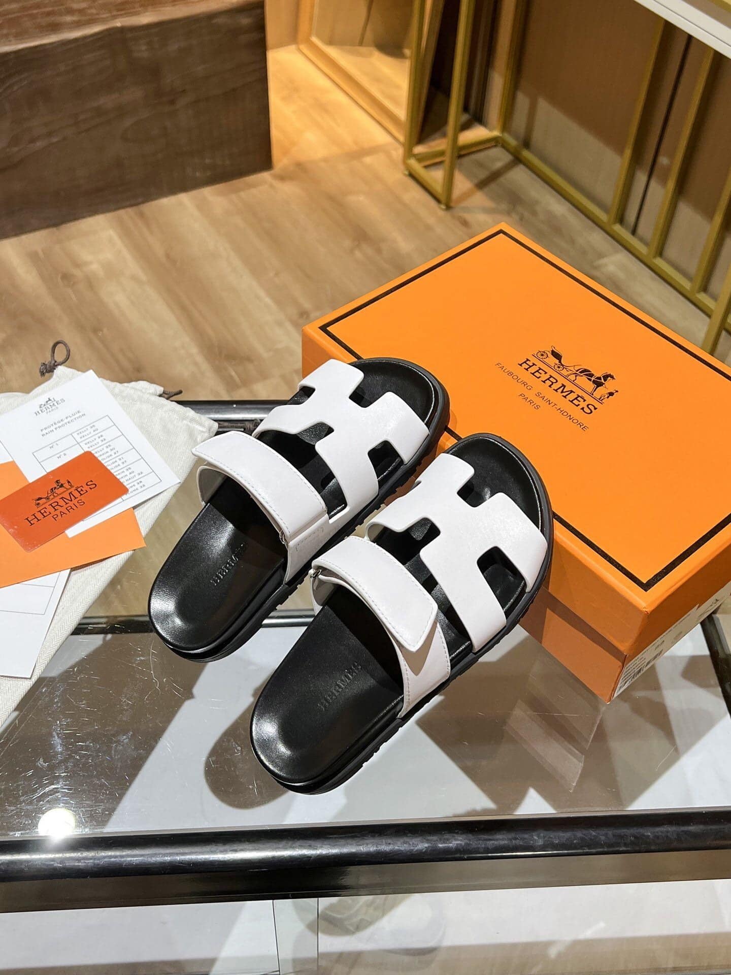 (1:1 replica) Hermes Chypre Sandal Black/White For Women, Women s Shoes H211114Z 90370