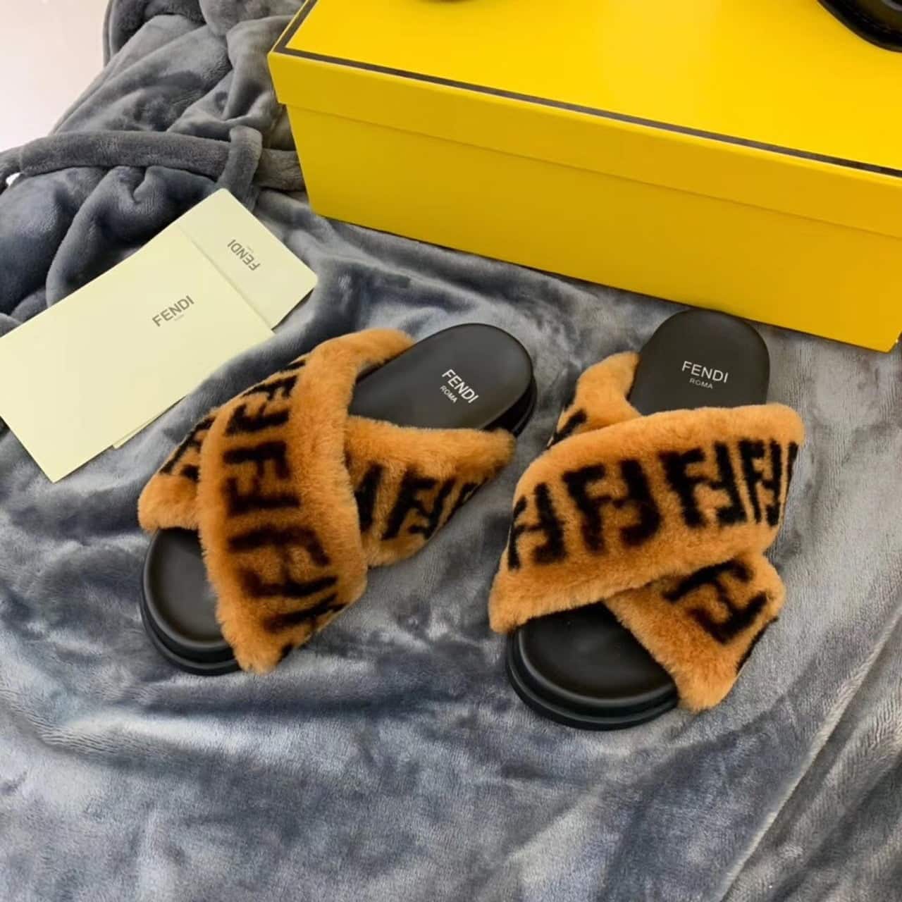 (1:1 replica) Fendi Shearling FF Logo Leather Dyed Shearling Fur Cross Slides Fall/Winter 2019 Collection, Black/Brown