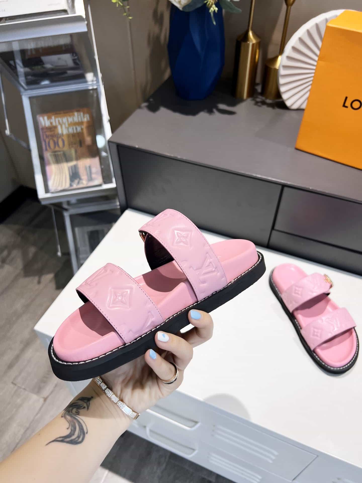 (1:1 replica) Louis Vuitton Women s Bom Dia Flat Mule Pink For Women LV