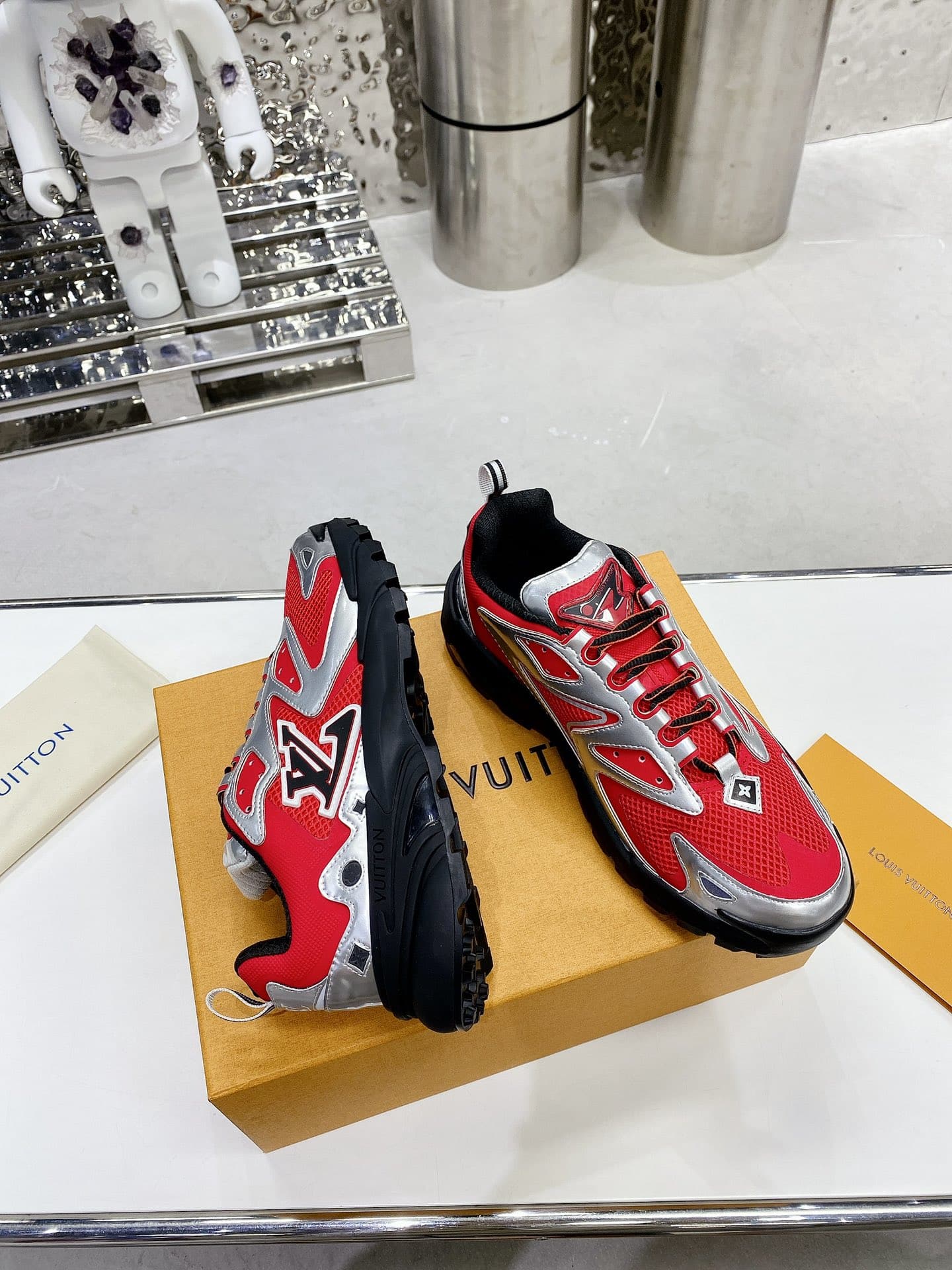 (1:1 replica) Louis Vuitton Men’s LV Runner Tatic Sneaker Red For Men LV