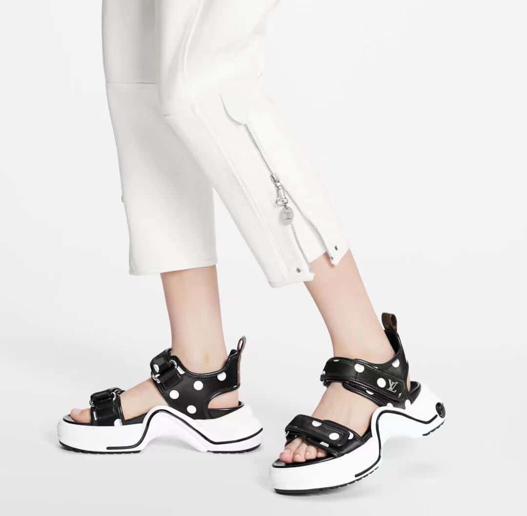 (1:1 replica) Louis Vuitton Women s LV Archlight Flat Sandal Black For Women LV 1AA0PZ