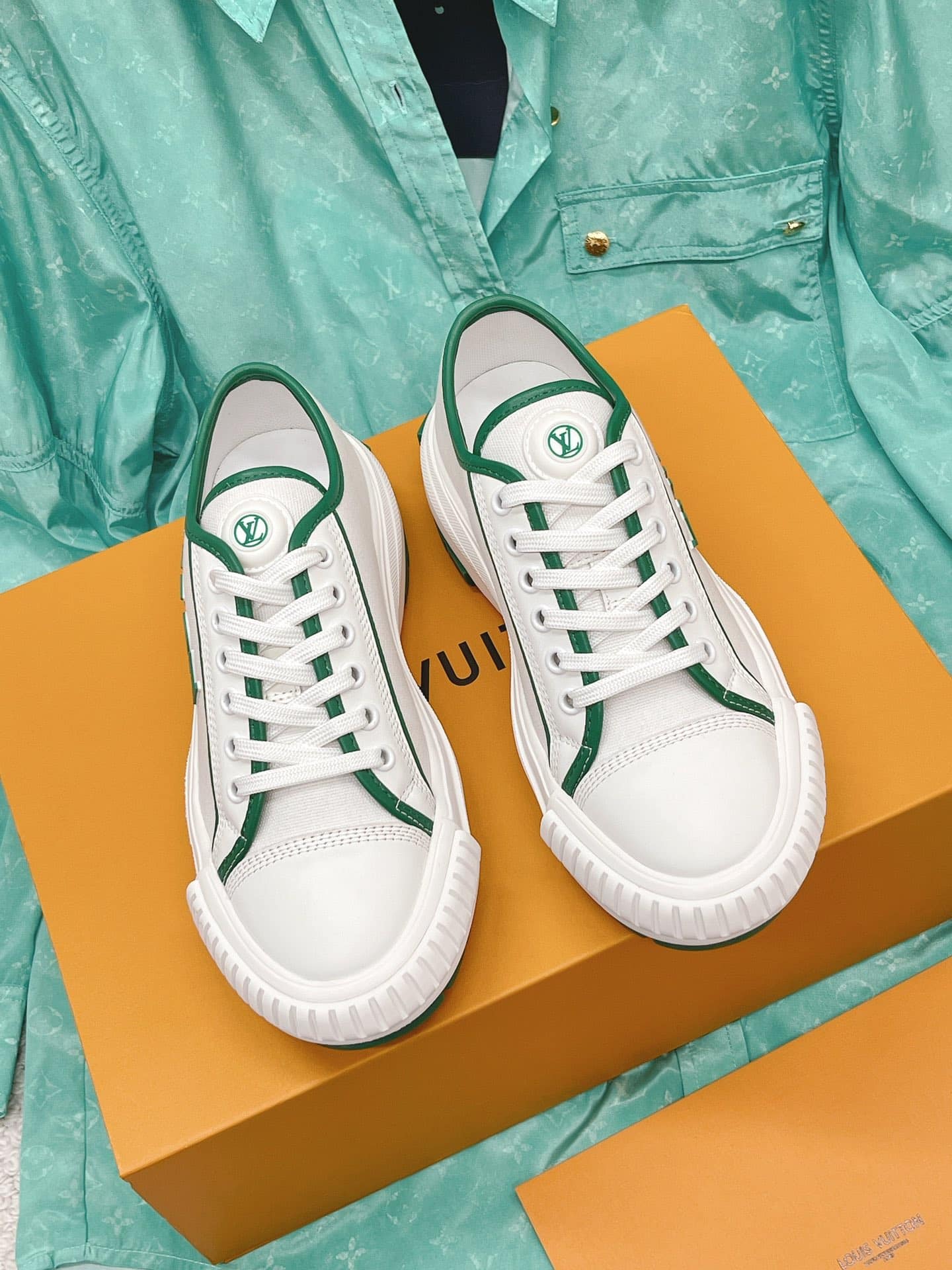 (1:1 replica) Louis Vuitton Women s LV Squad Sneaker Green For Women LV