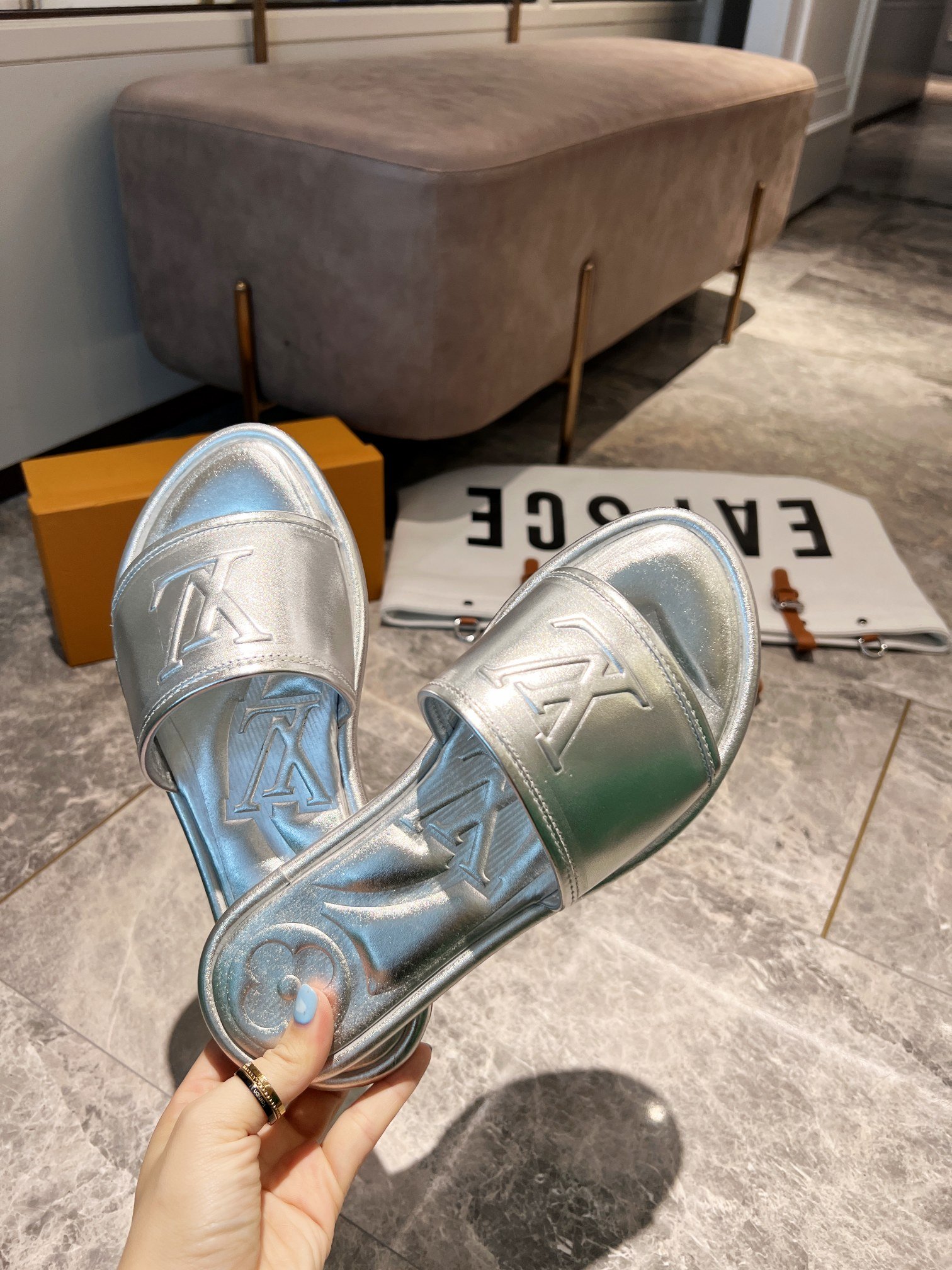 (1:1 replica) Louis Vuitton Women s Magnetic Flat Mule Sliver For Women LV 1AA1KZ
