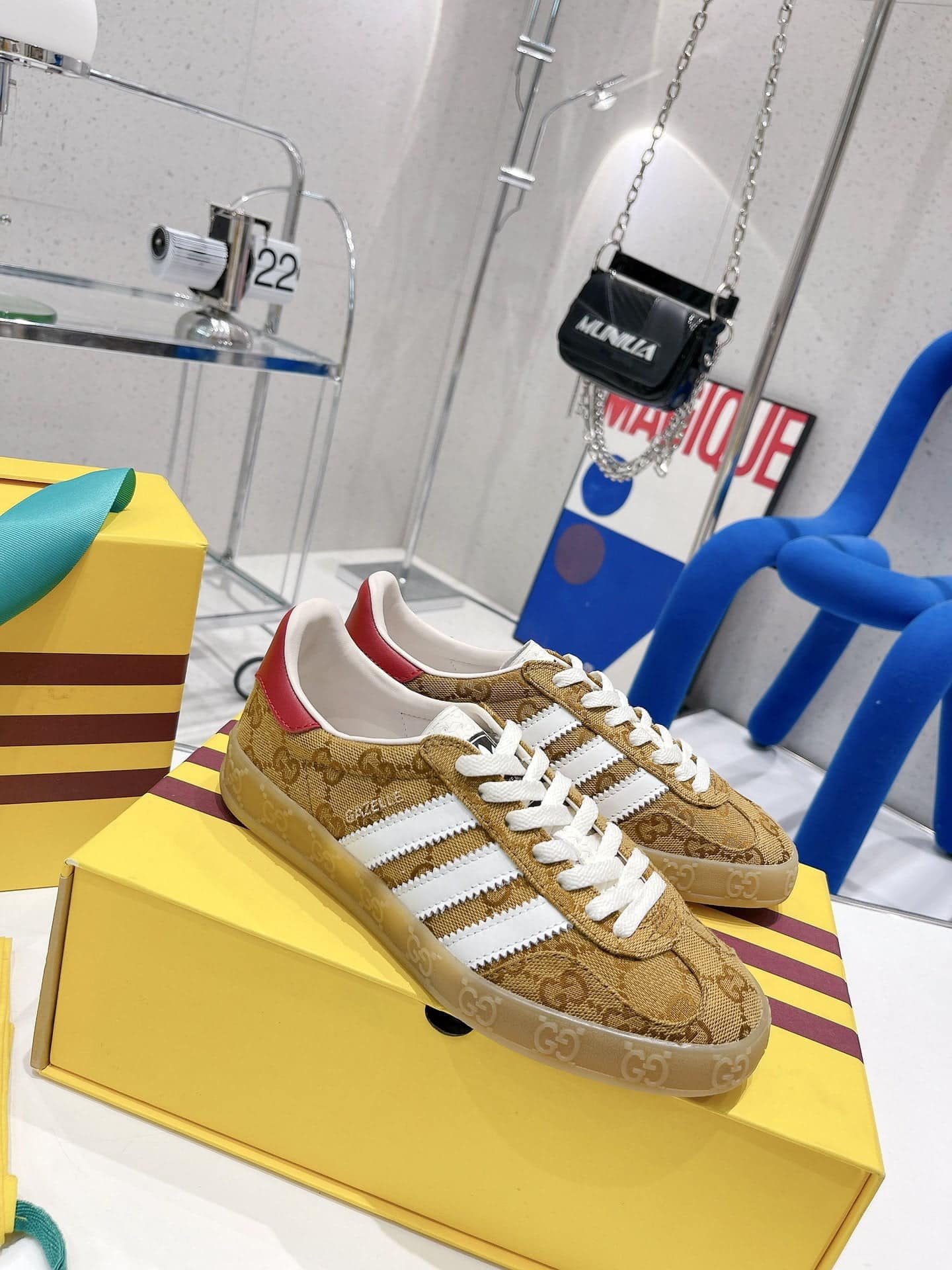(1:1 replica) Gucci x Adidas Women s Gazelle Sneaker Beige For Women GG 707868 UWV20 7162