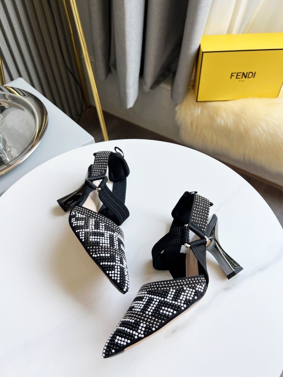 (1:1 replica) Fendi Colibri Black For Women FF