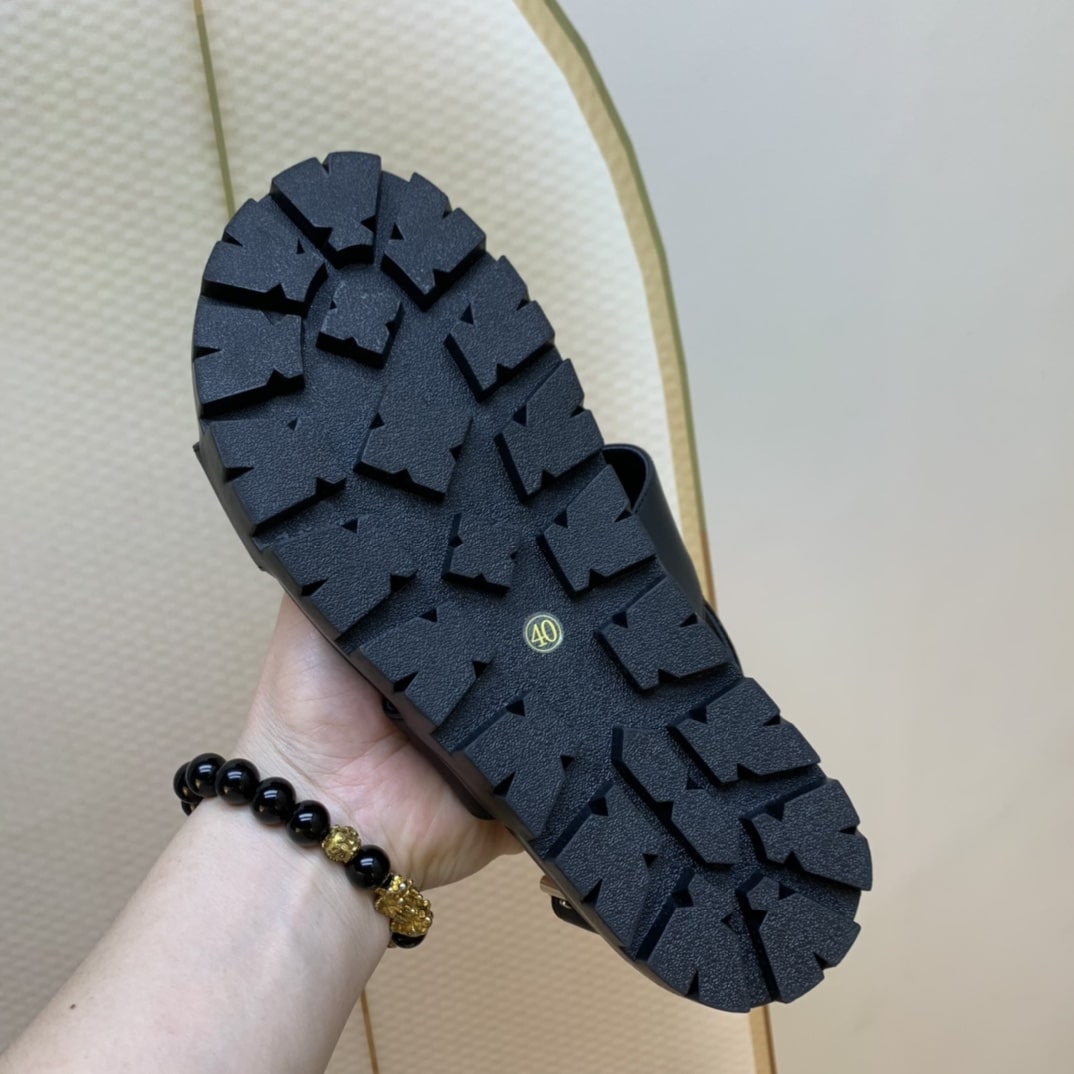 (1:1 replica) Gucci Women s Tiger And Buckle Sandal Black For Women GG