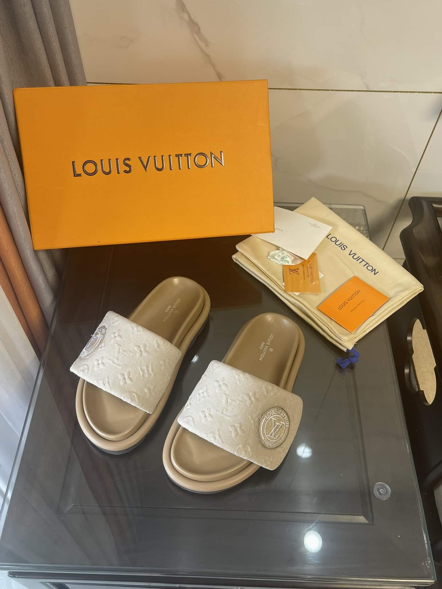 (1:1 replica) Louis Vuitton Women s Pool Pillow Comfort Flat Mule Beige For Women LV