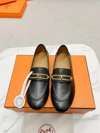 (1:1 replica) Hermes Women s Colette Loafers in Black Leather HM069