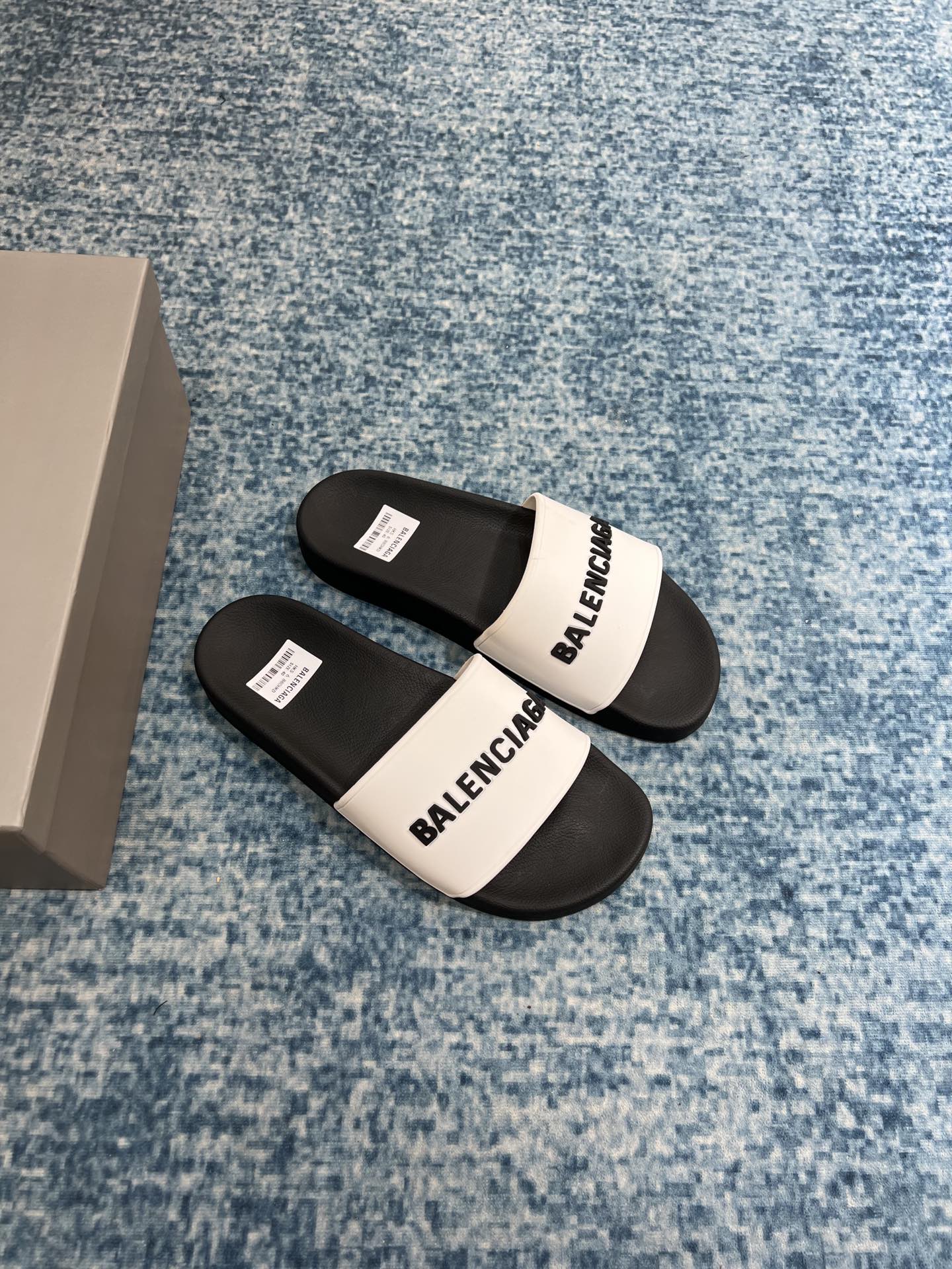 (1:1 replica) Balenciaga Pool Slide Sandal White/Black For Women