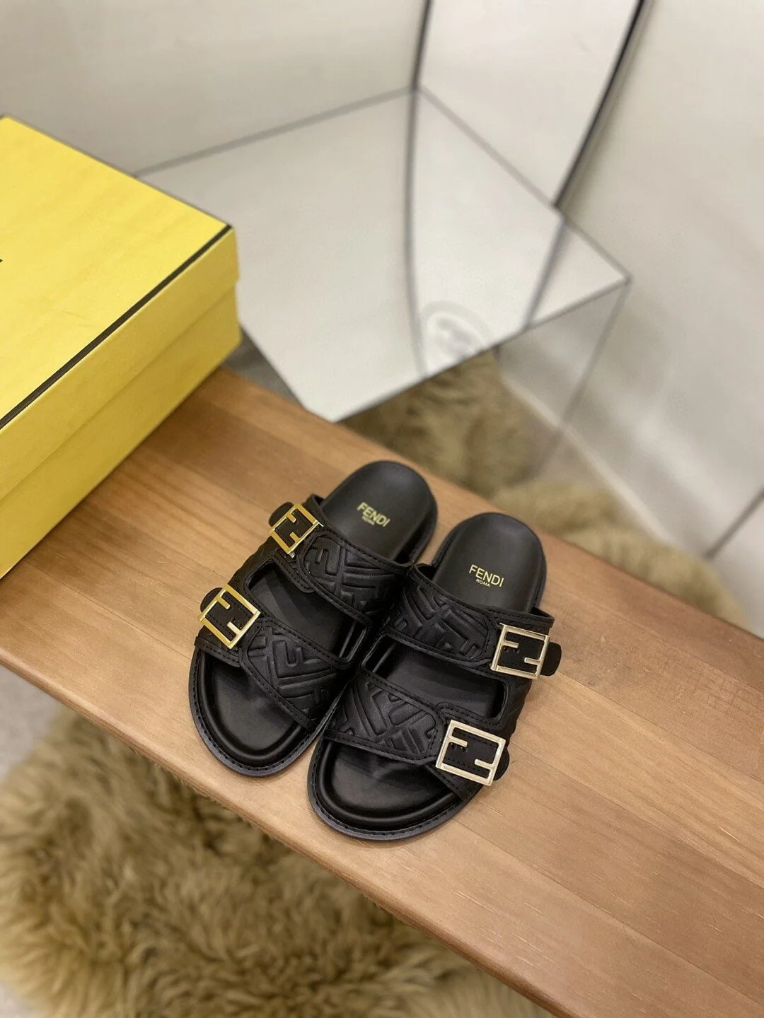 (1:1 replica) Fendi Feel Slides Black For Women