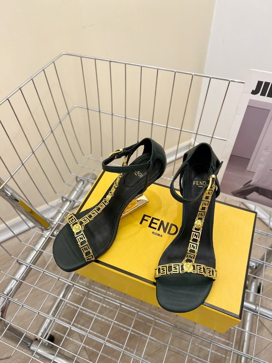 (1:1 replica) Fendi First Black For Women FF 8X8306AJZ0F0QA1