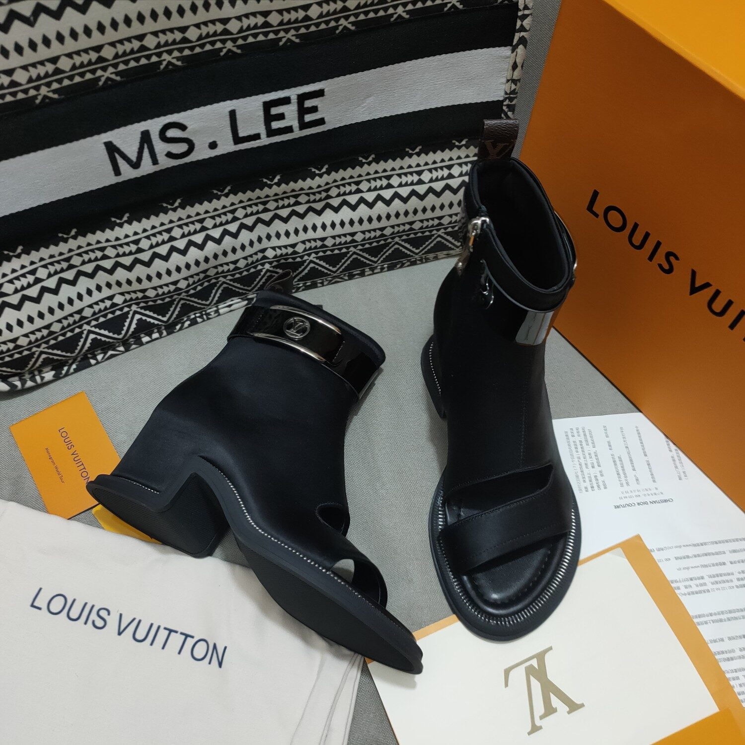 (1:1 replica) Louis Vuitton Women s Moonlight Ankle Boot Black For Women LV 1AA0H5