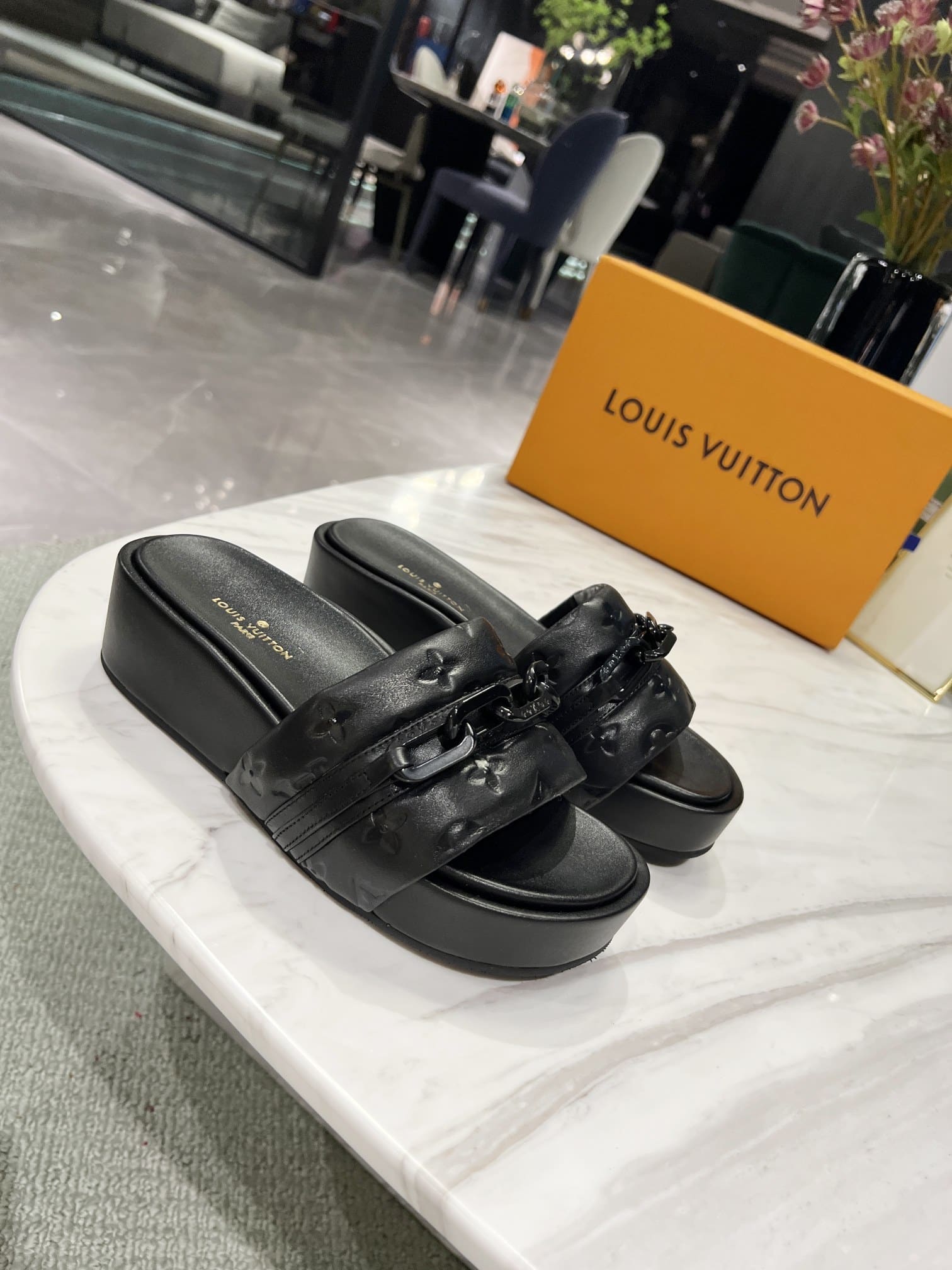 (1:1 replica) Louis Vuitton Jumbo Flatform Mule Black For Women LV