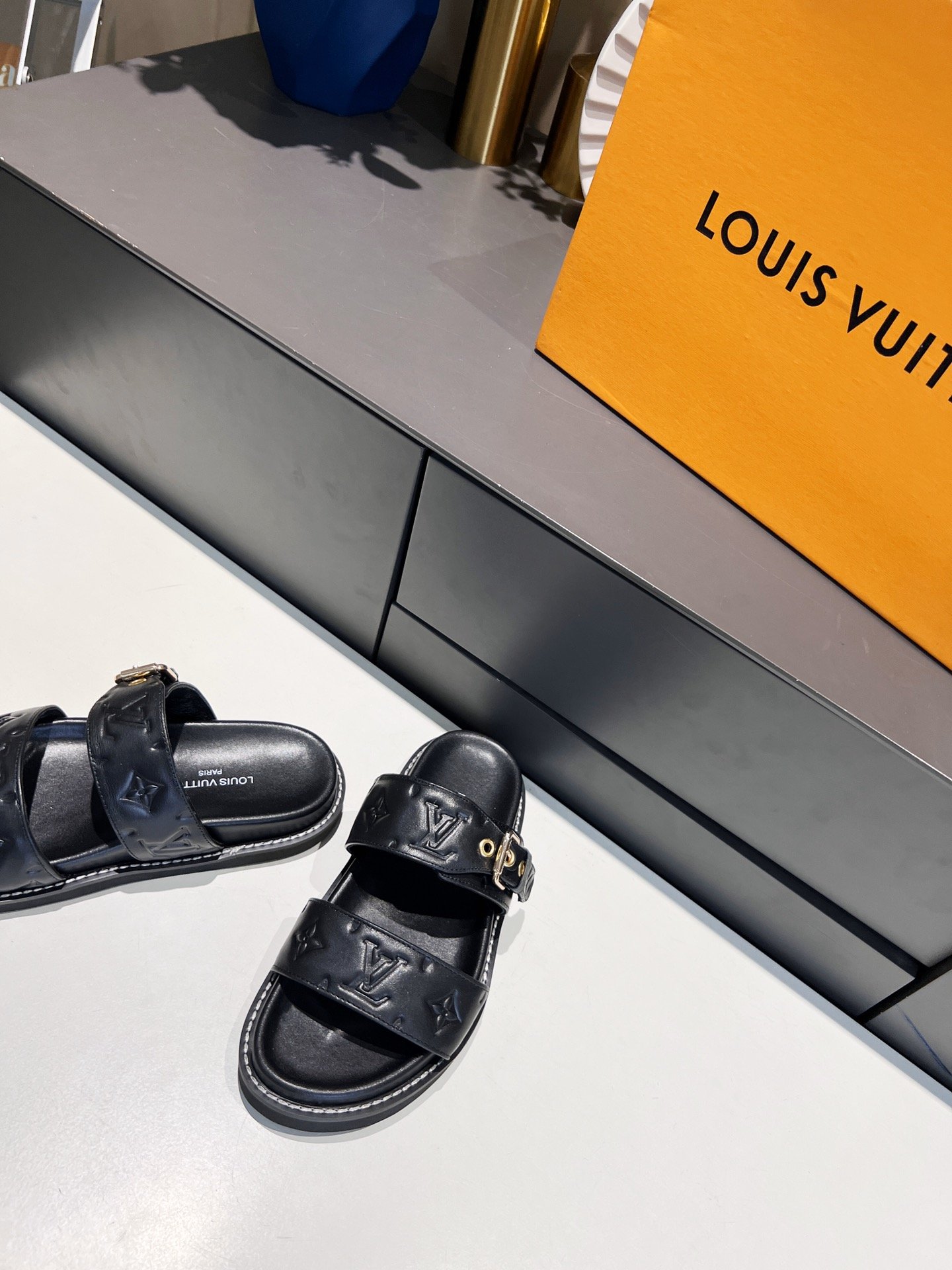 (1:1 replica) Louis Vuitton Women s Bom Dia Flat Mule Black For Women LV