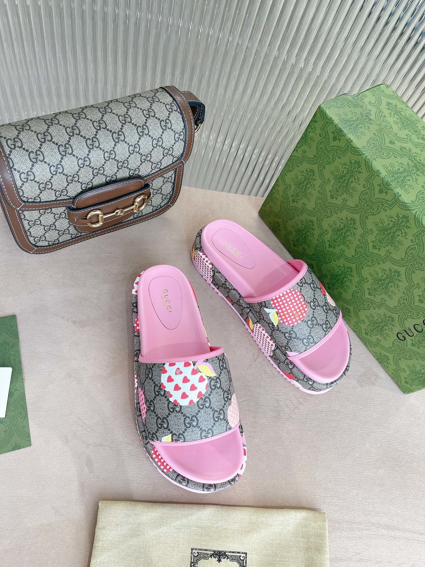 (1:1 replica) Gucci GG Blooms Supreme Floral Slide Sandal By Canvas Fabric Pink For Women GG