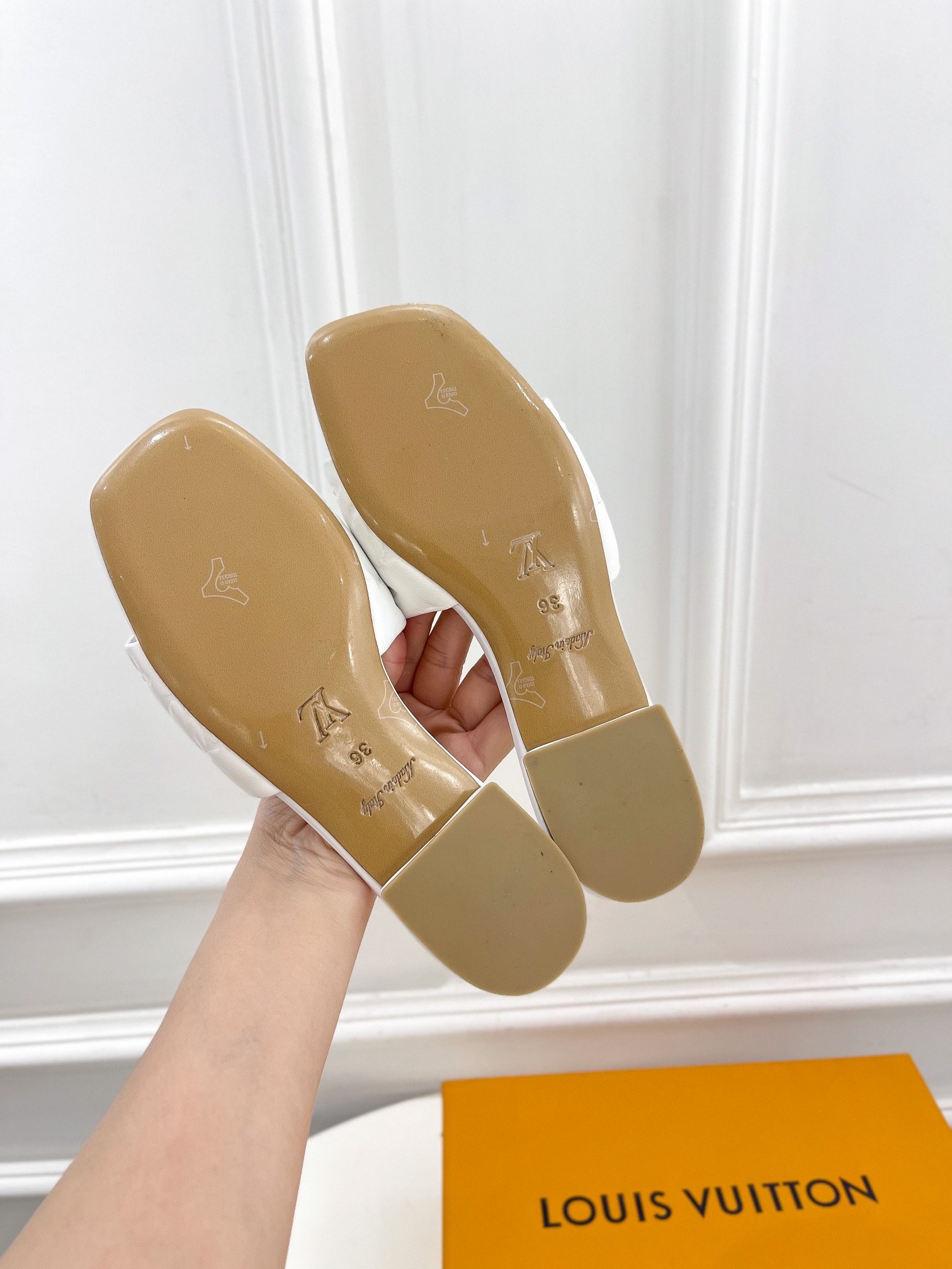 (1:1 replica) Louis Vuitton Women s Revival Flat Mule White For Women LV 1A9P4P