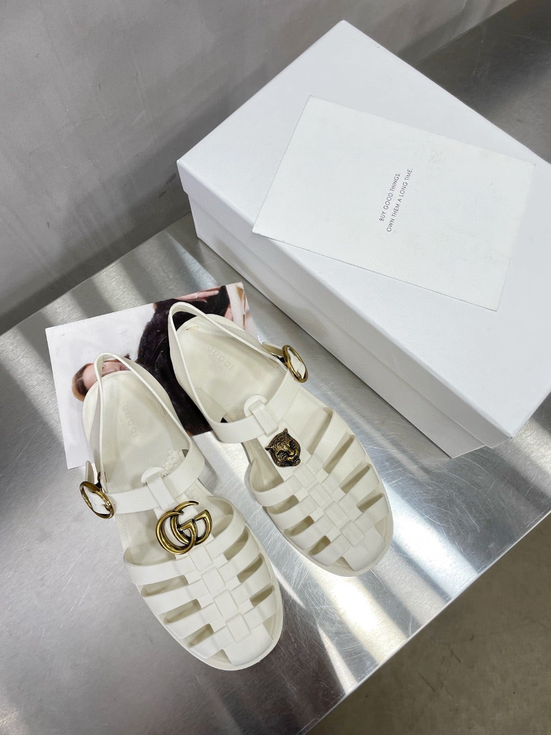 (1:1 replica) Gucci Women s Rubber Buckle Strap Sandal White For Women 463463