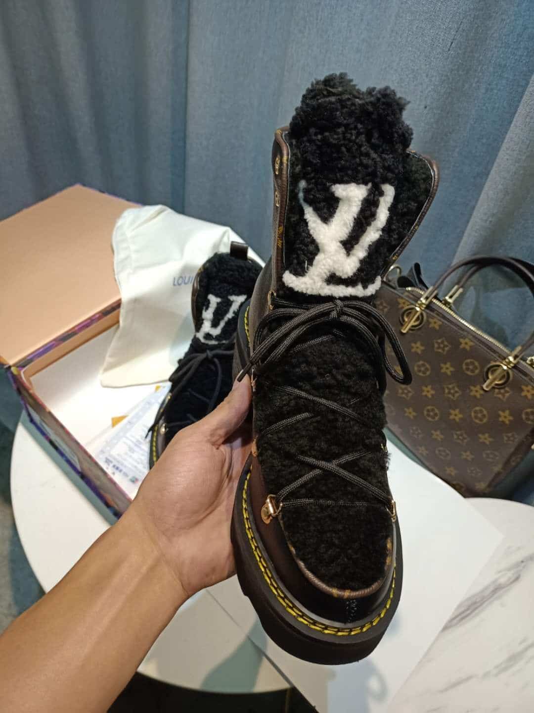 (1:1 replica) Louis Vuitton Women s Beaubourg Ankle Boot Black For Women LV