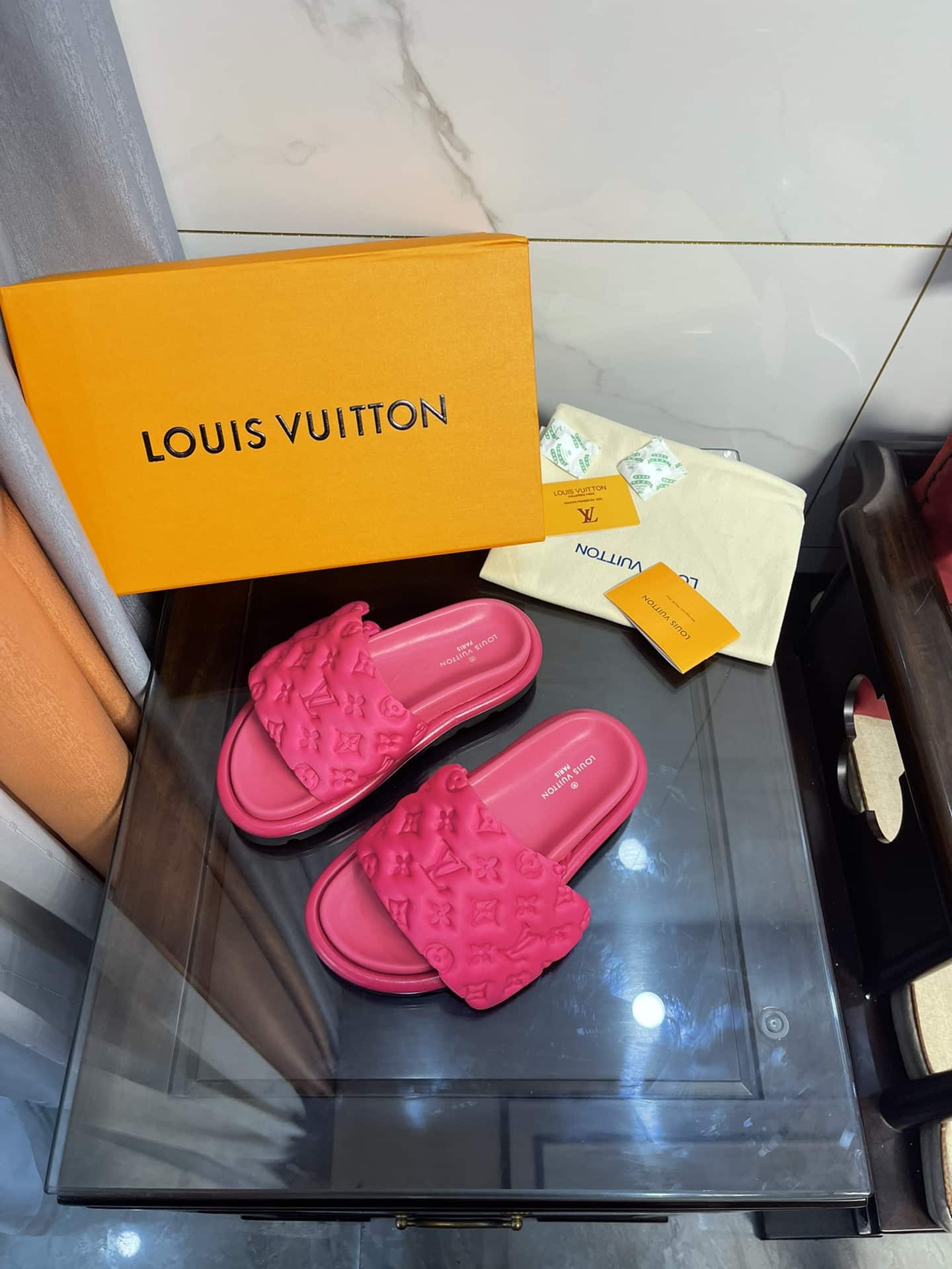 (1:1 replica) Louis Vuitton Women s Pool Pillow Comfort Mule Pink For Women LV 1AA1DO