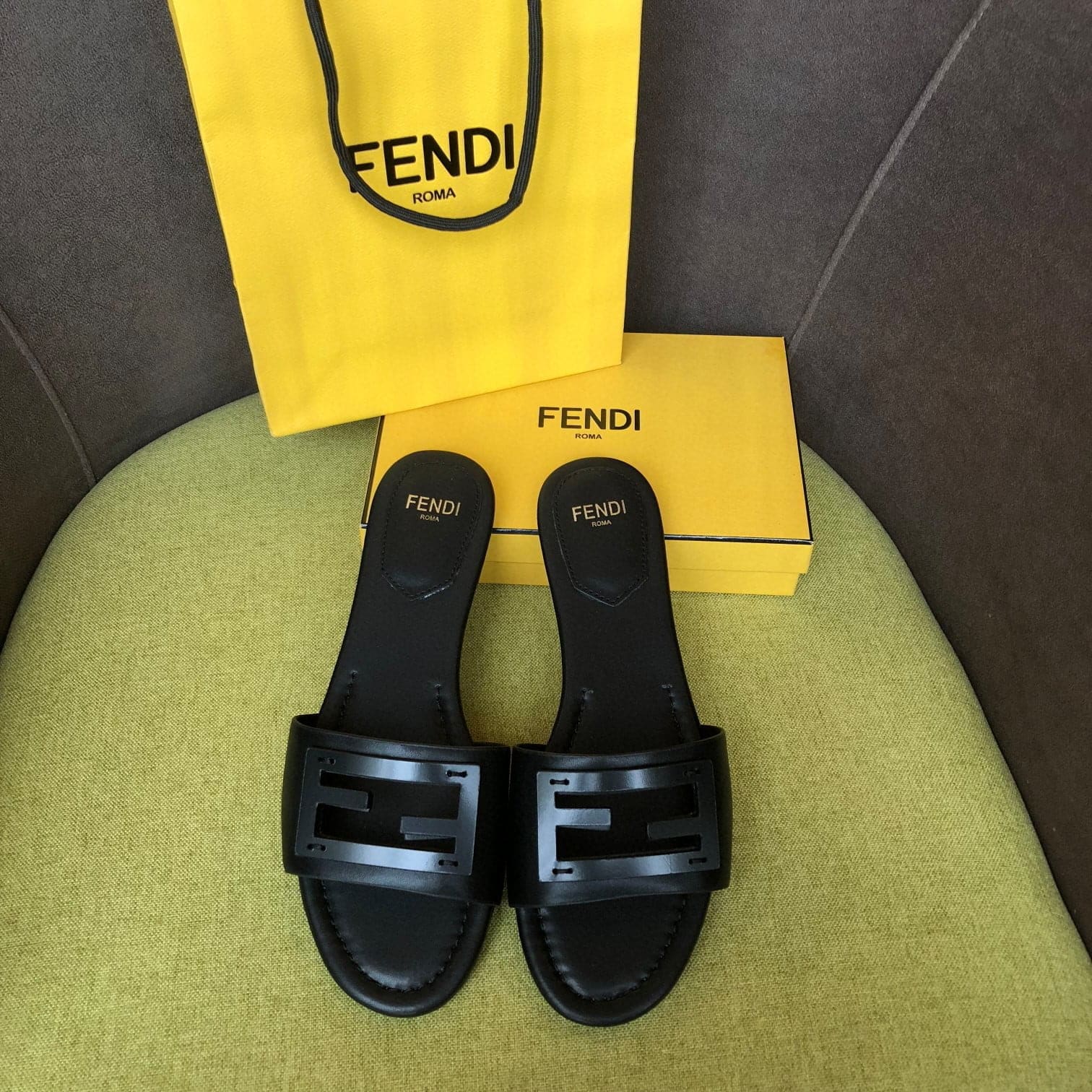 (1:1 replica) Fendi Signature Black For Women FF 8R8136AE7TF0ABB
