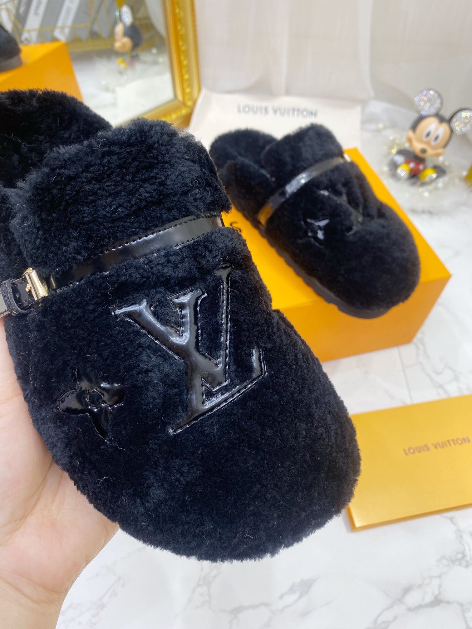 (1:1 replica) Louis Vuitton Women s Winterbreak Flat Comfort Mule Dark Blue For Women LV