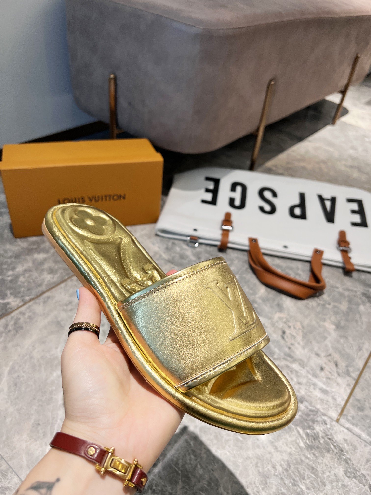 (1:1 replica) Louis Vuitton Women s Magnetic Flat Mule Gold For Women LV